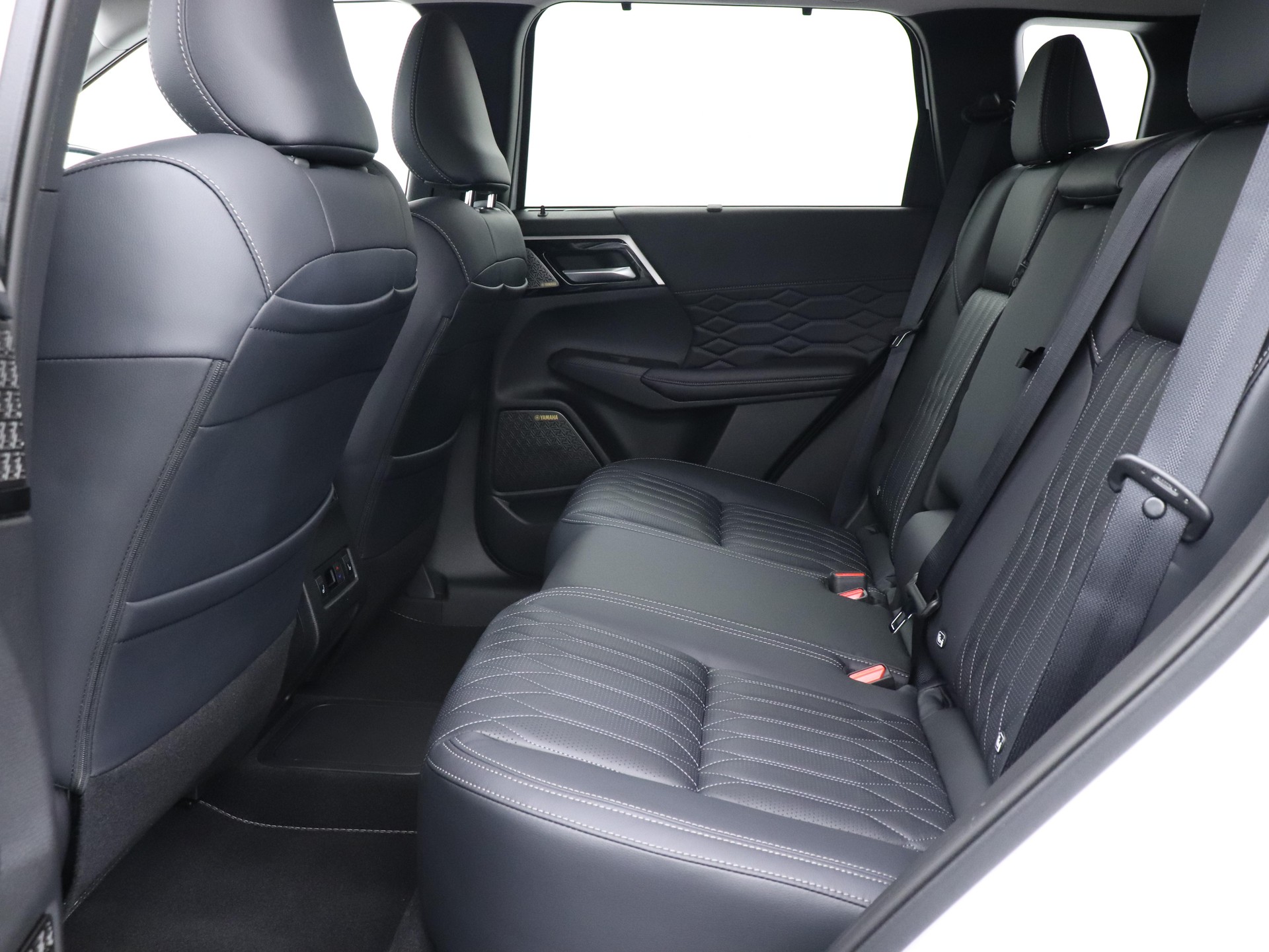 MITSUBISHI Outlander 2.4 PHEV Instyle Blackline 4x4-image-9