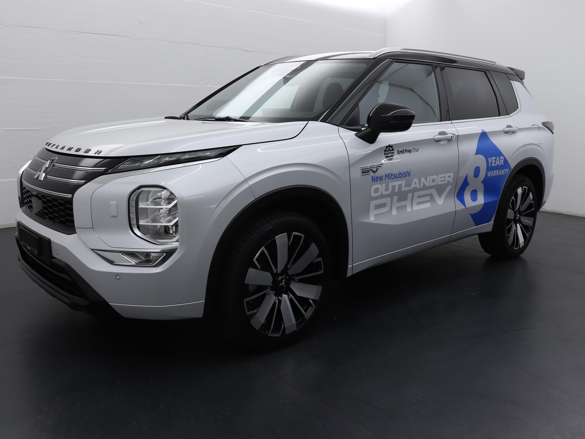 MITSUBISHI Outlander 2.4 PHEV Instyle Blackline 4x4-image-0