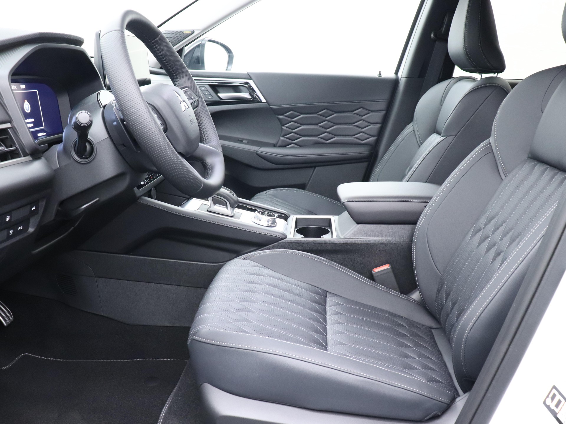 MITSUBISHI Outlander 2.4 PHEV Instyle Blackline 4x4-image-2