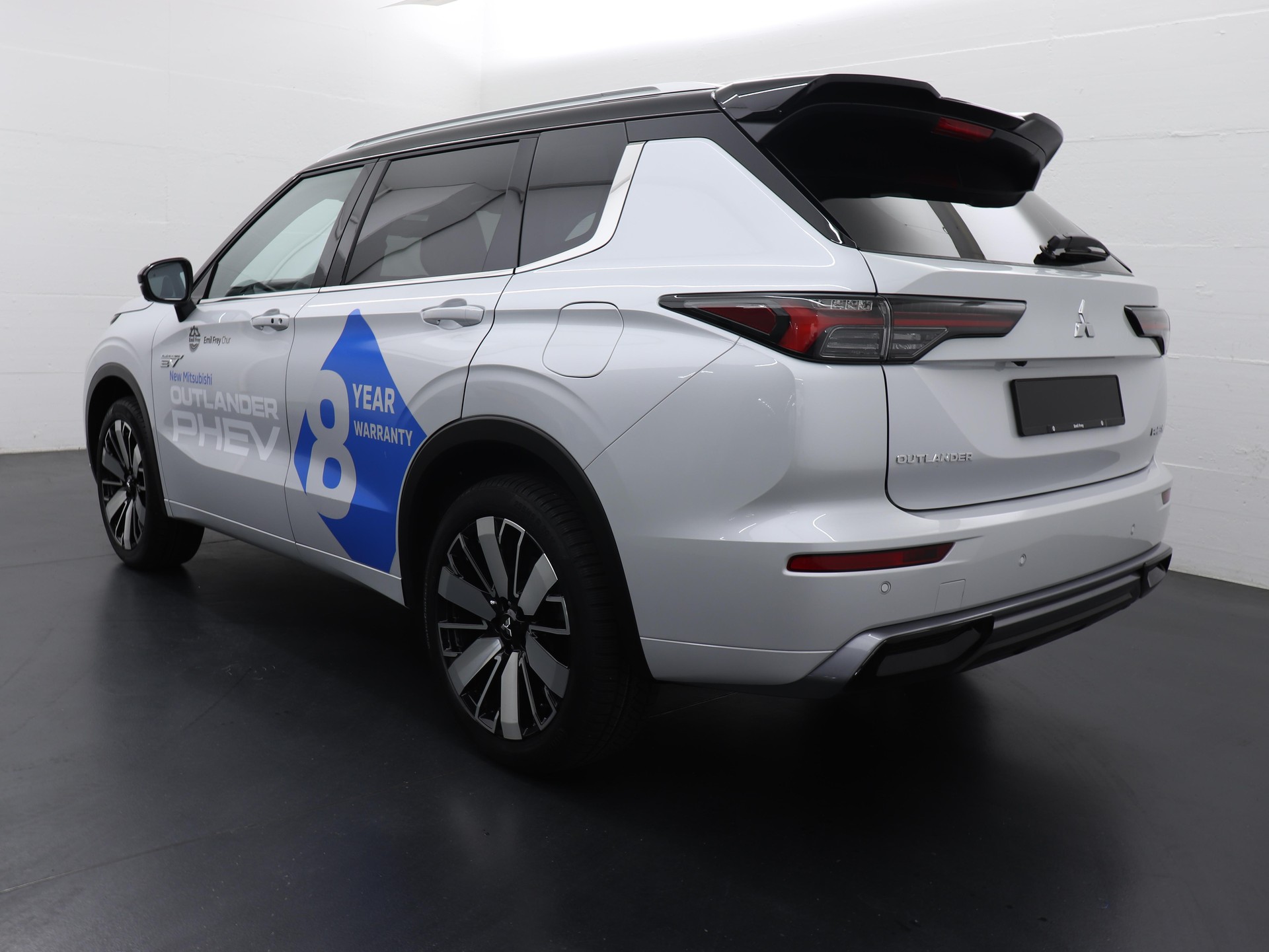 MITSUBISHI Outlander 2.4 PHEV Instyle Blackline 4x4-image-6