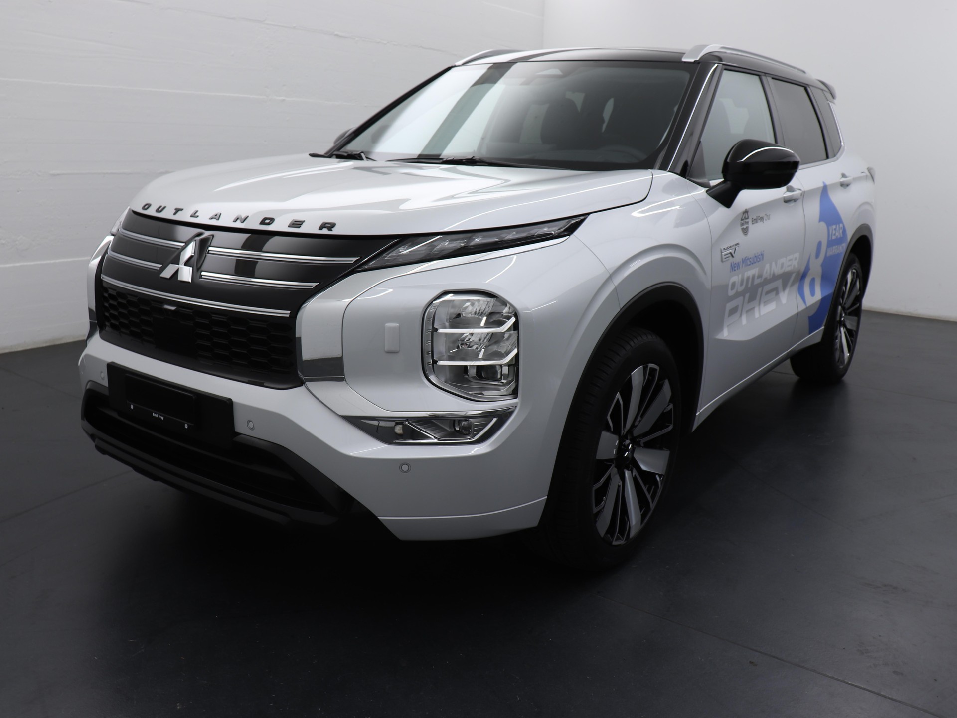 MITSUBISHI Outlander 2.4 PHEV Instyle Blackline 4x4-image-1