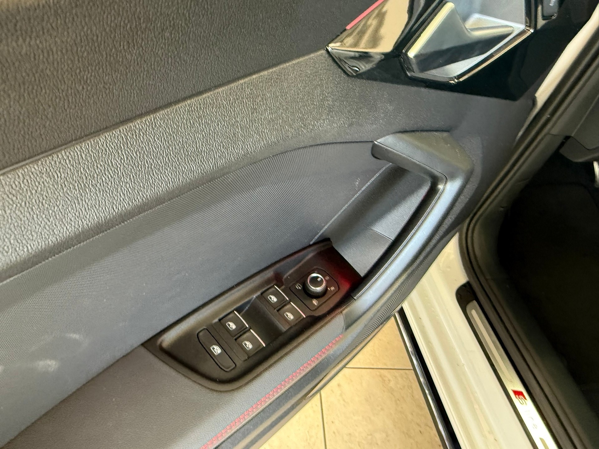 AUDI A1 Sportback 40 TFSI S Line S-tronic, gletscherweiss met.-image-13
