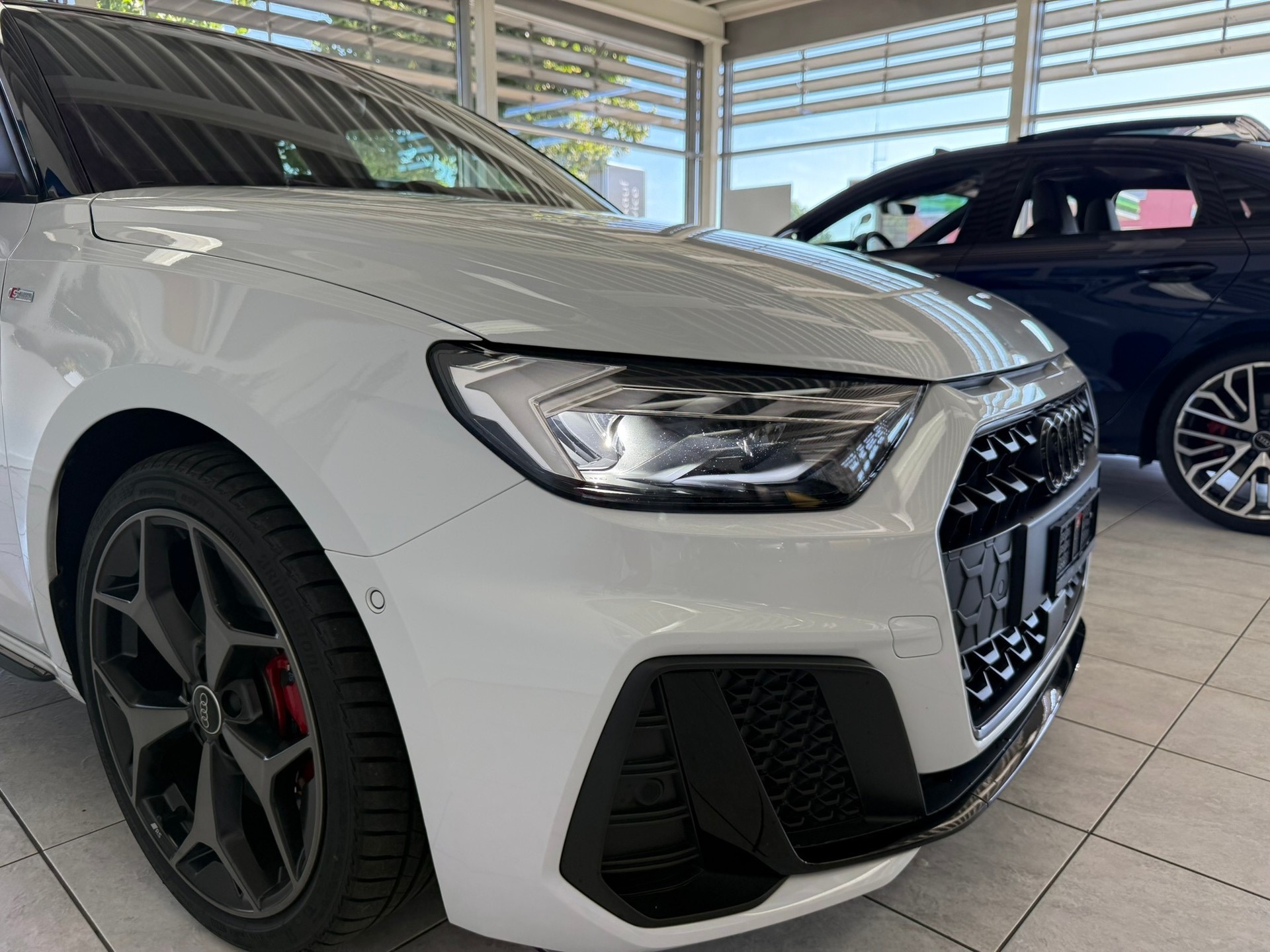 AUDI A1 Sportback 40 TFSI S Line S-tronic, gletscherweiss met.-image-27