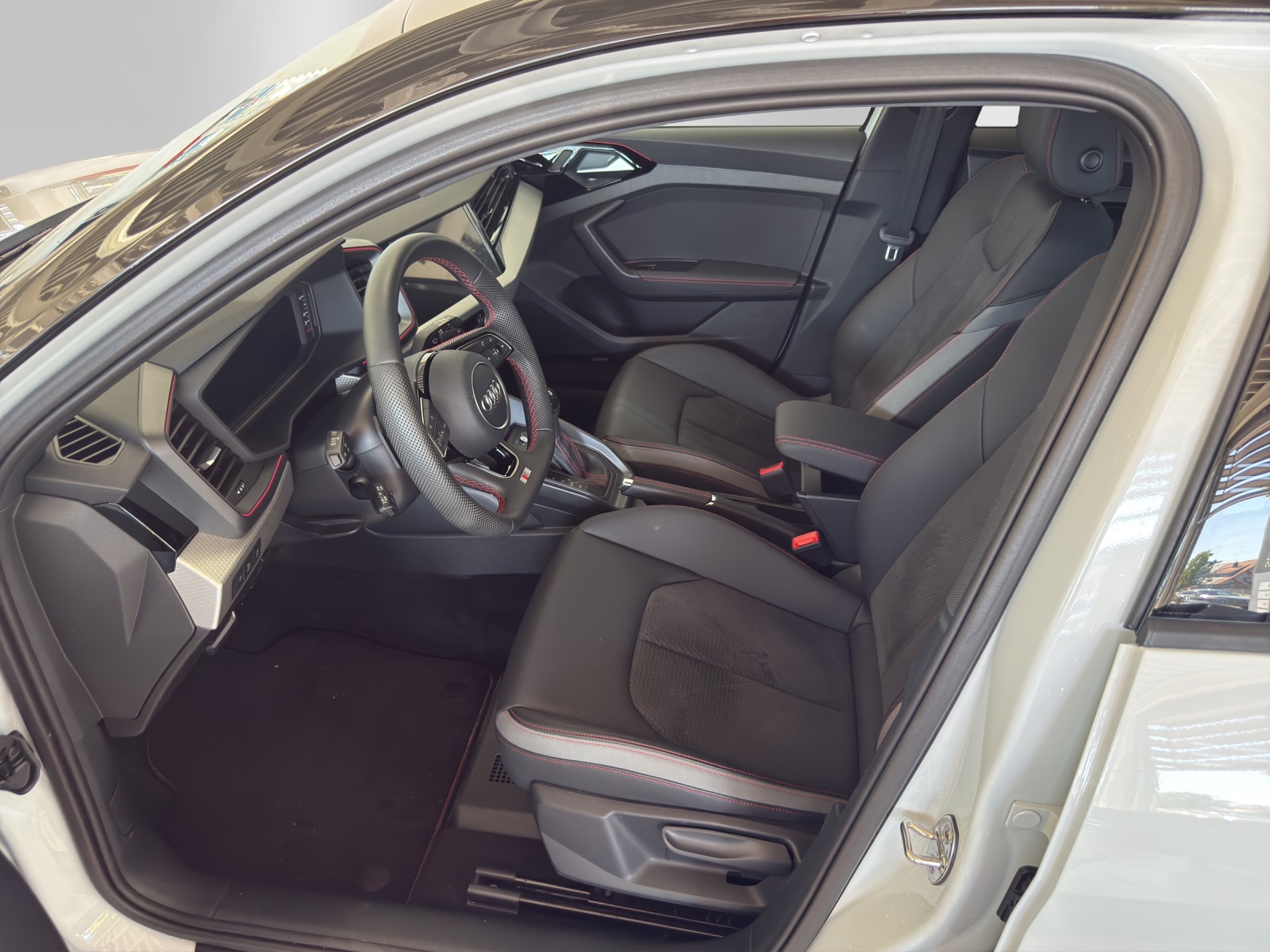 AUDI A1 Sportback 40 TFSI S Line S-tronic, gletscherweiss met.-image-8