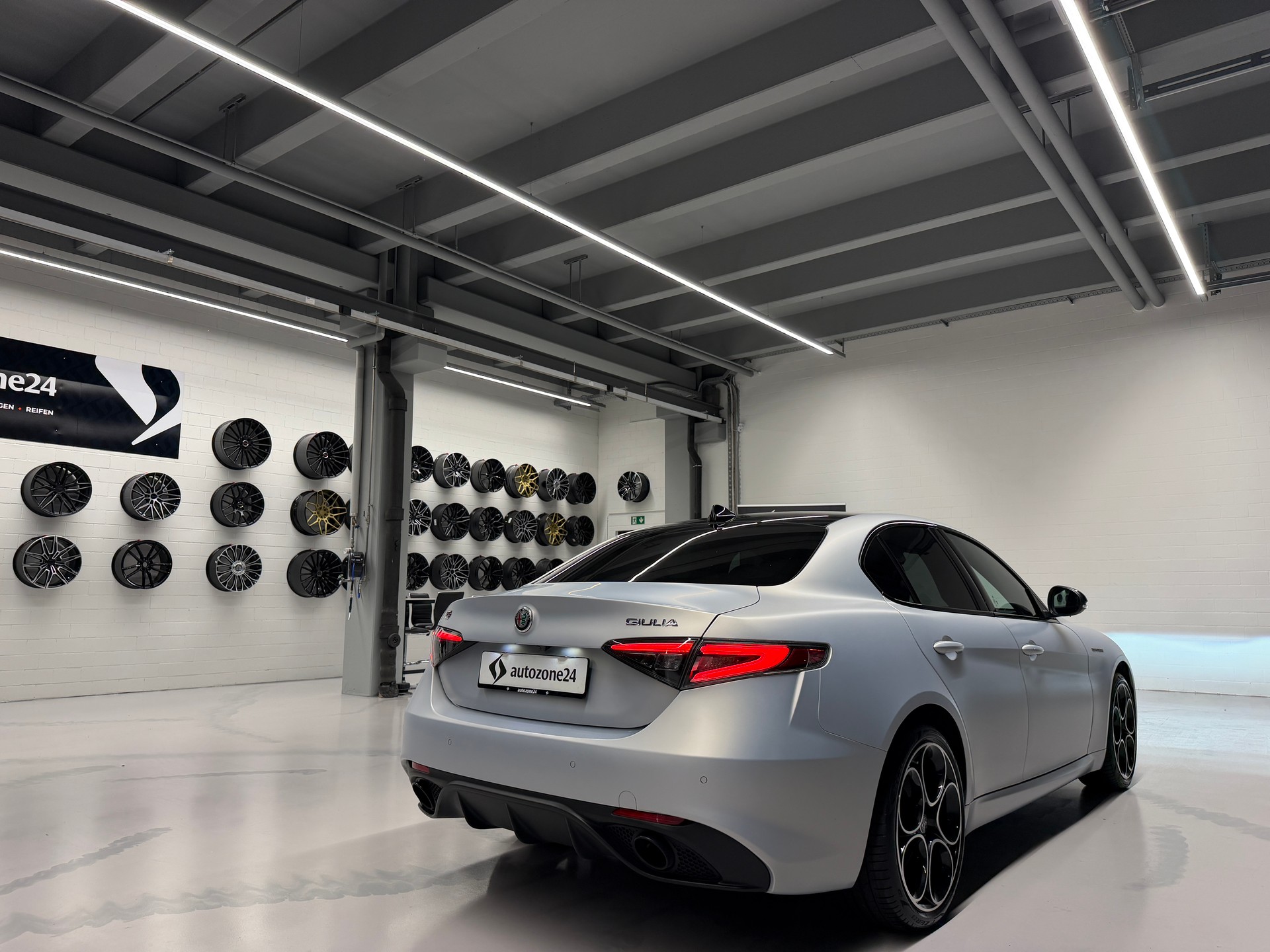 ALFA ROMEO Giulia 2.0 Q4 Competizione *CH-Auto*-image-4