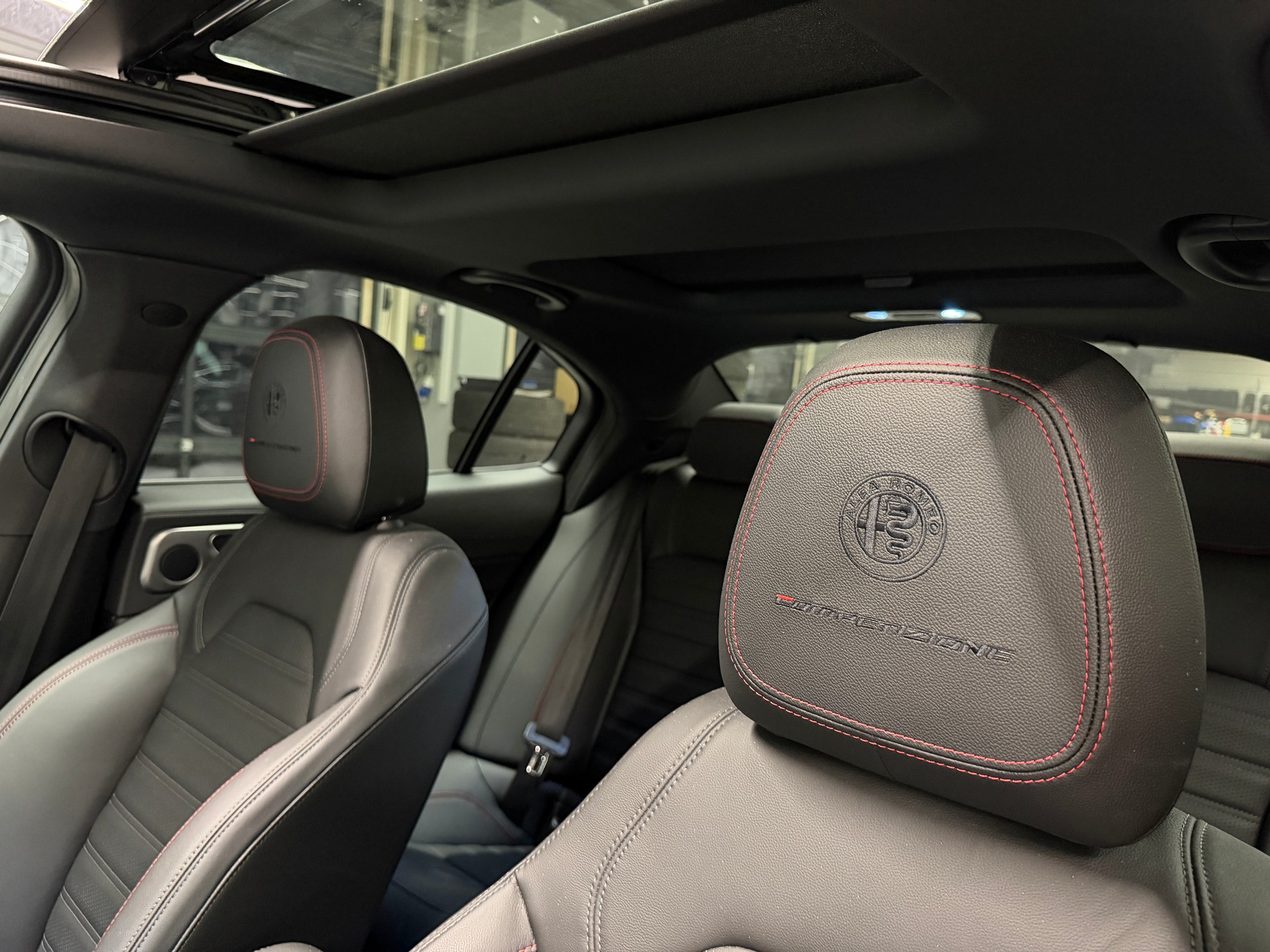 ALFA ROMEO Giulia 2.0 Q4 Competizione *CH-Auto*-image-17