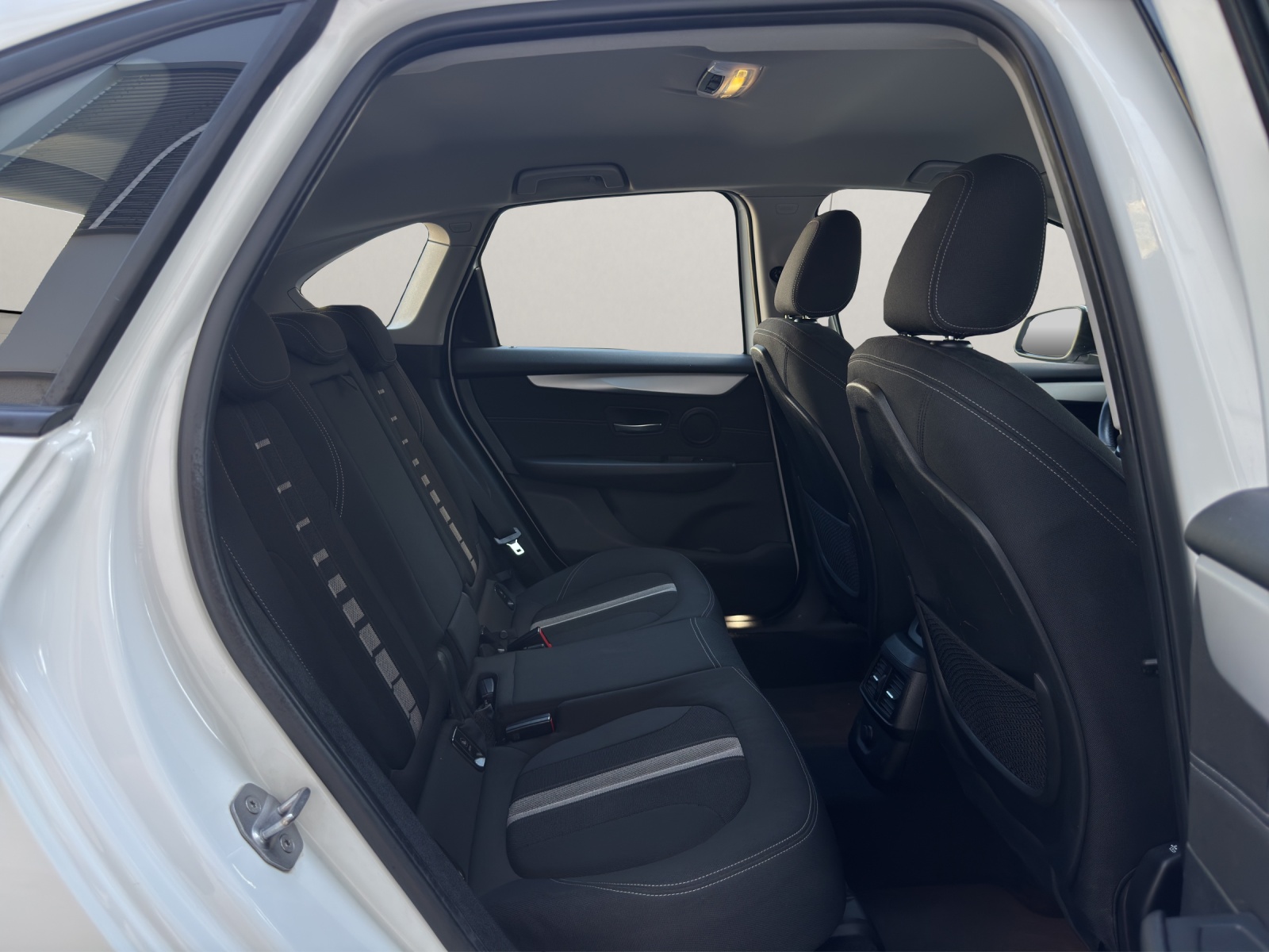 BMW 218d xDrive Active Tourer Steptronic-image-13