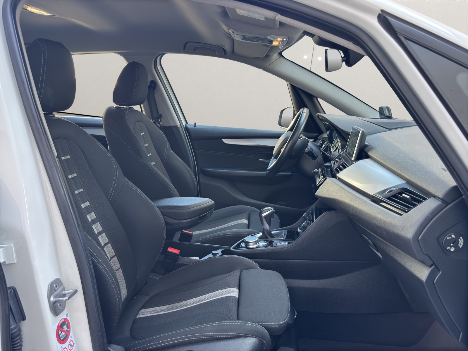 BMW 218d xDrive Active Tourer Steptronic-image-11