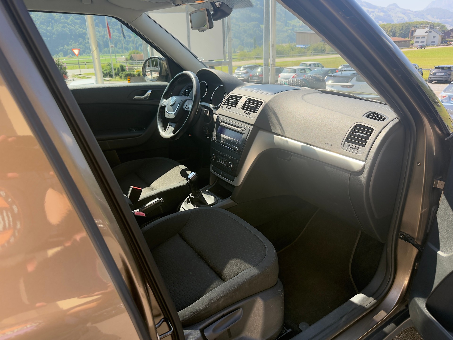 SKODA Yeti 1.8 TSI Entry 4x4-image-9