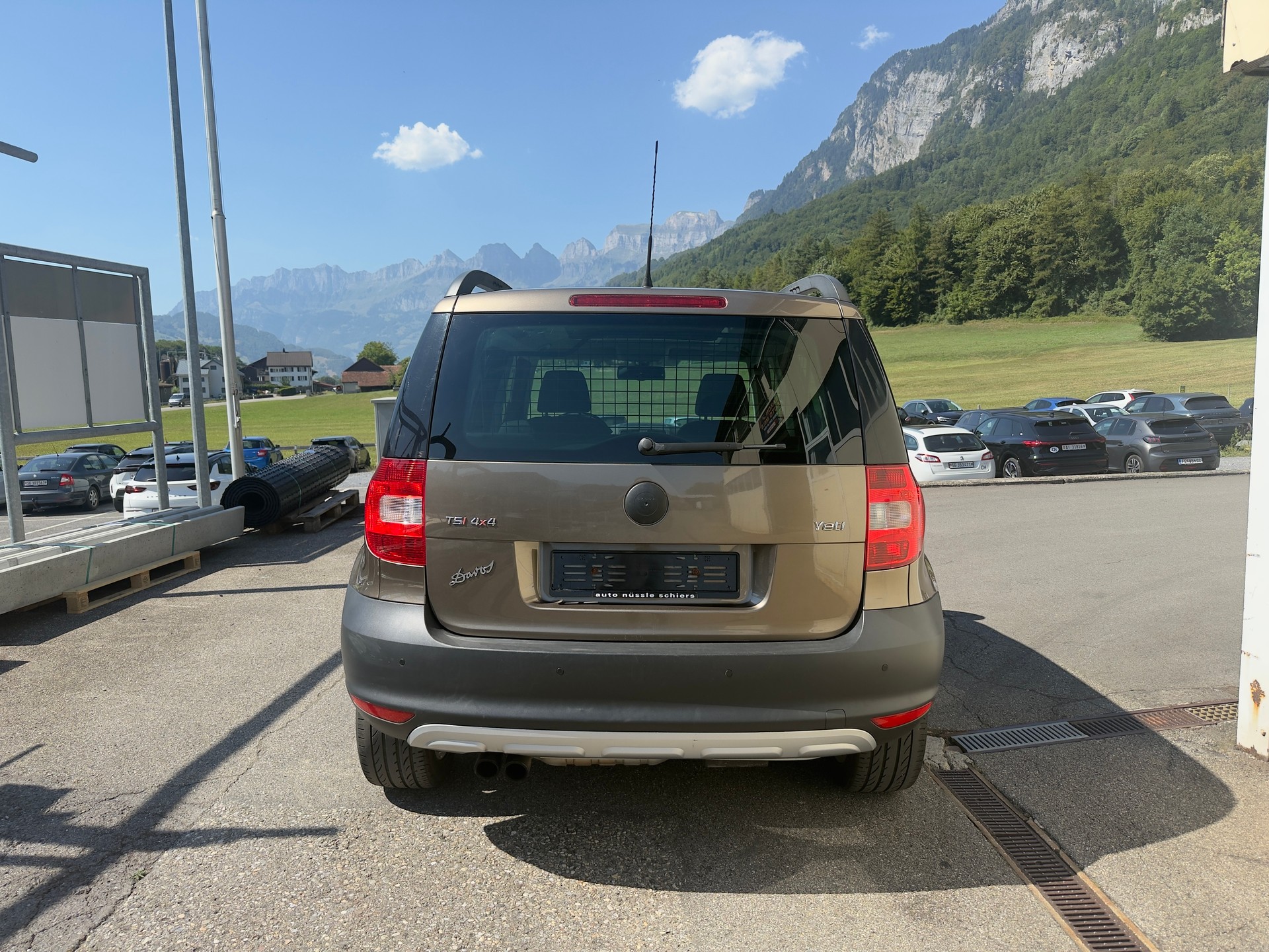 SKODA Yeti 1.8 TSI Entry 4x4-image-2