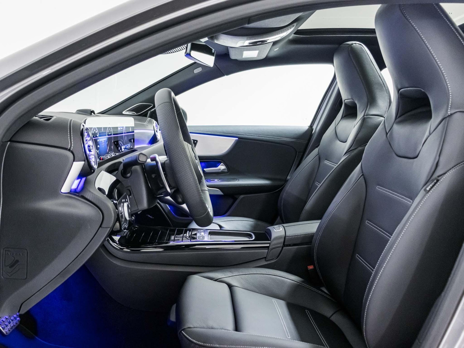 MERCEDES-BENZ A 35 AMG 4MATIC-image-6