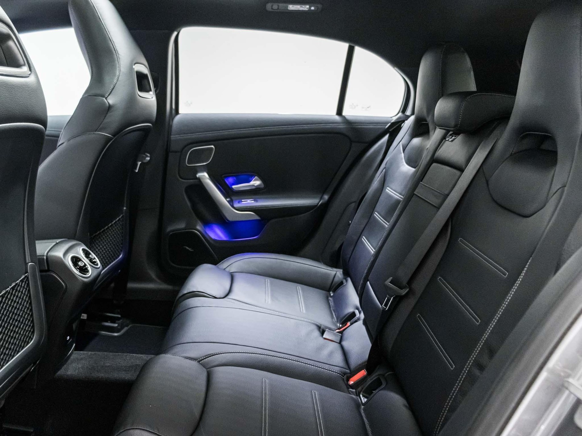 MERCEDES-BENZ A 35 AMG 4MATIC-image-7
