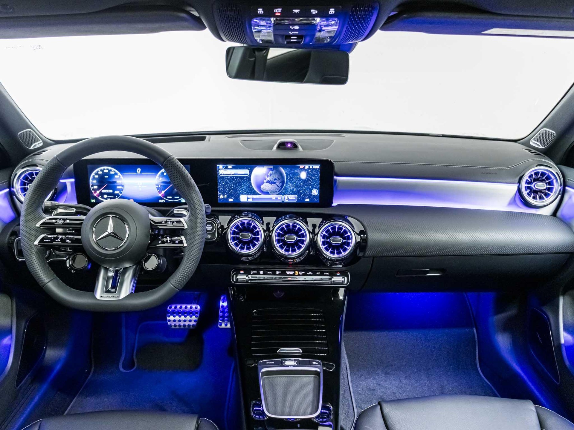 MERCEDES-BENZ A 35 AMG 4MATIC-image-11