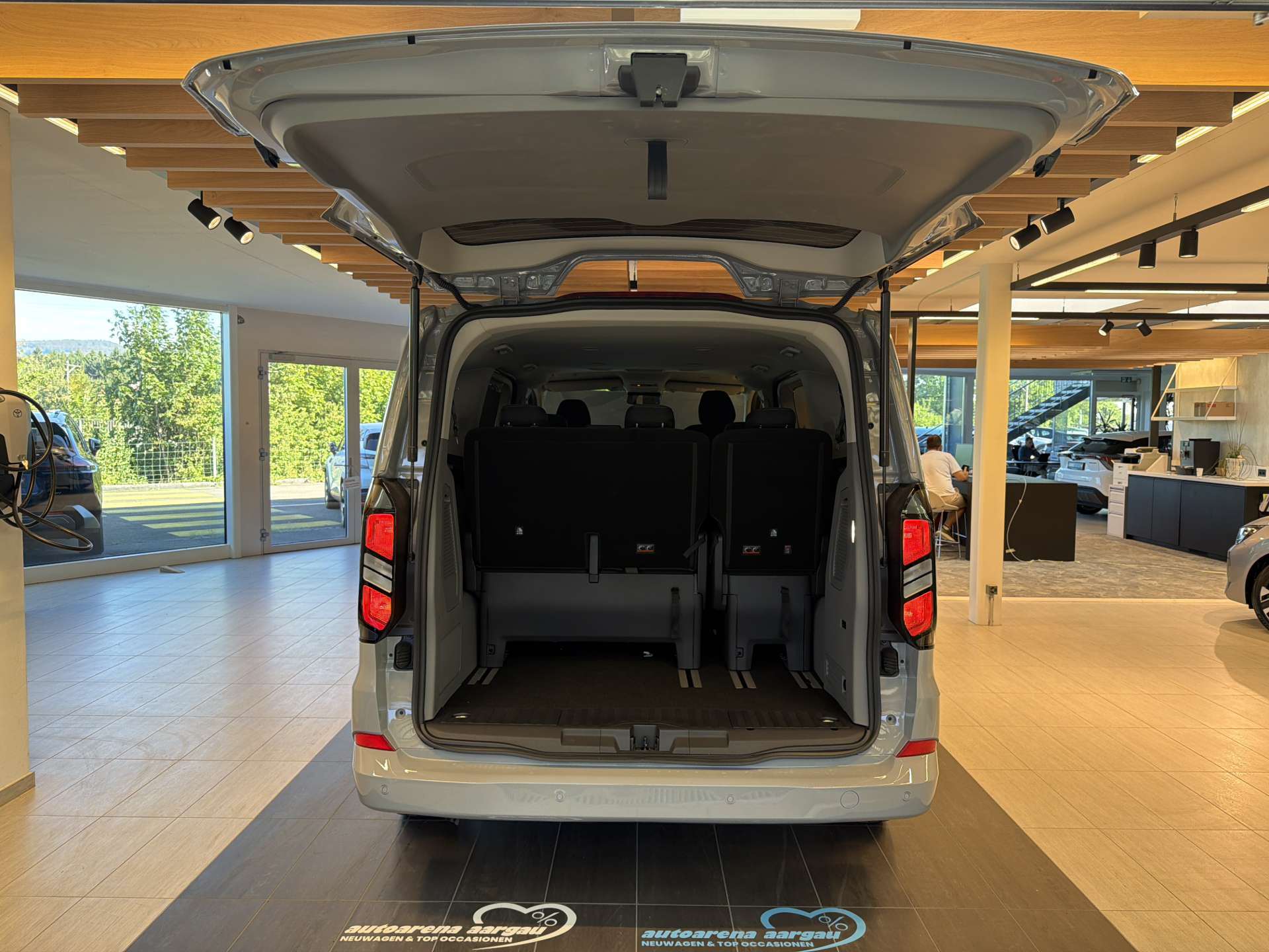 FORD Tourneo Custom 320 L1H1 Titanium 8-Plätzer Automat-image-7