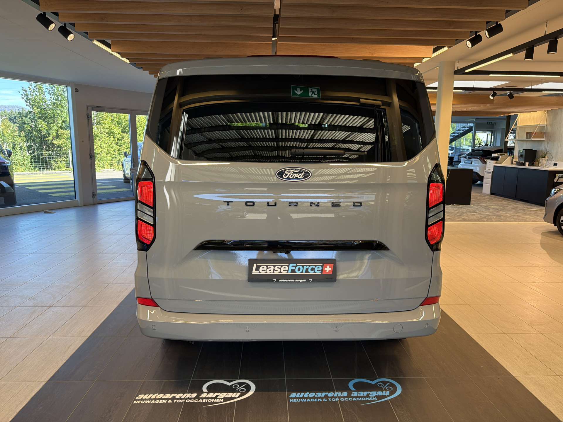 FORD Tourneo Custom 320 L1H1 Titanium 8-Plätzer Automat-image-12