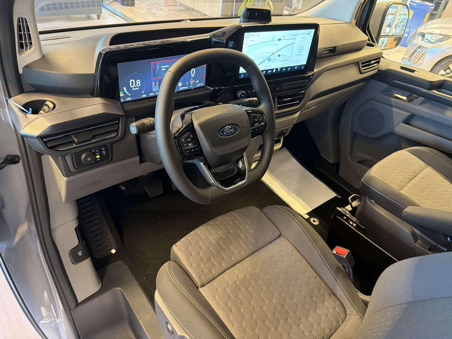 FORD Tourneo Custom 320 L1H1 Titanium 8-Plätzer Automat-image-5