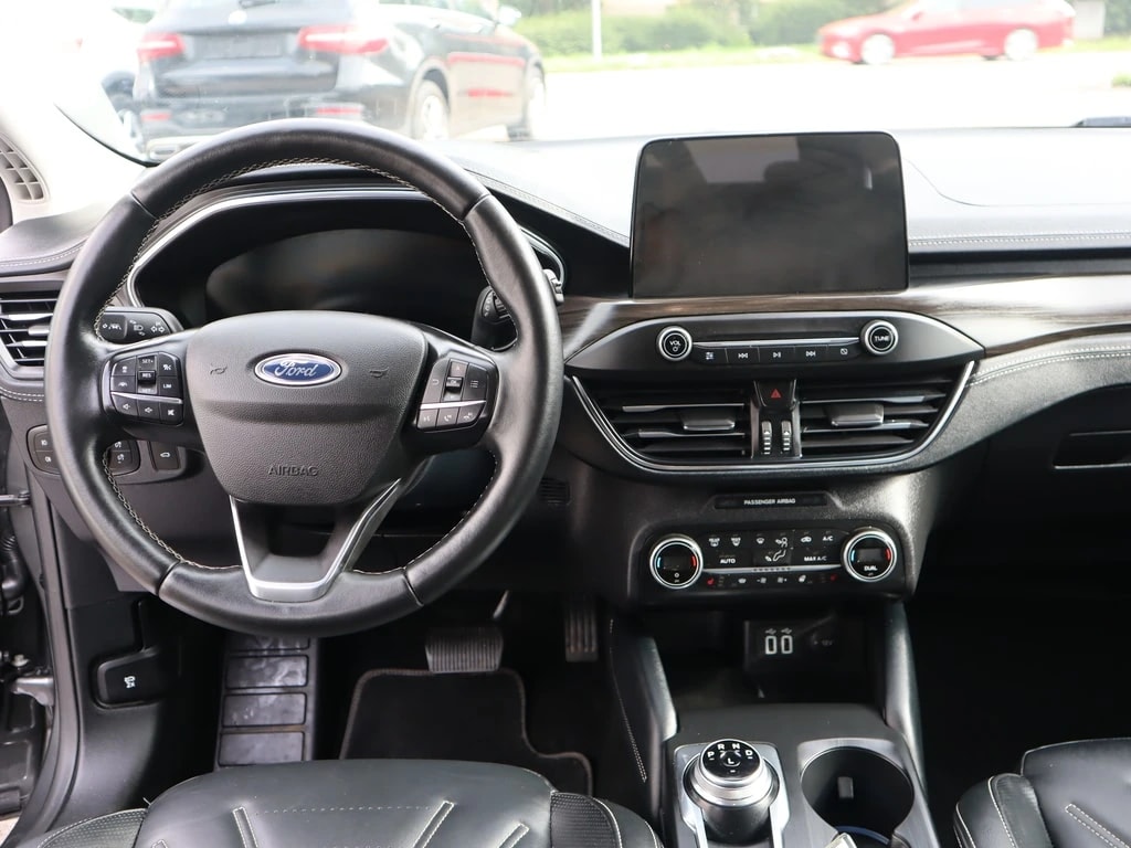 FORD Focus 1.0 SCTi Vignale Automatic ** Neues Modell **Voll-Leder Ausstattung ** Cockpit ** Gr-Navi mit RF-Kamera **-image-10