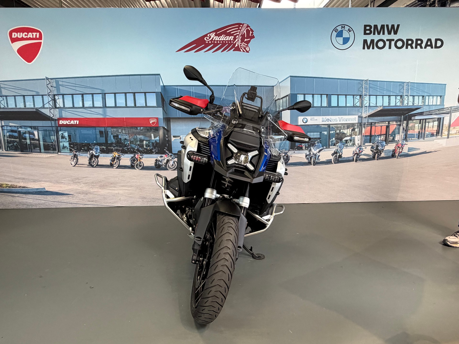 BMW R 1300 GS Adventure-showroom-element-1