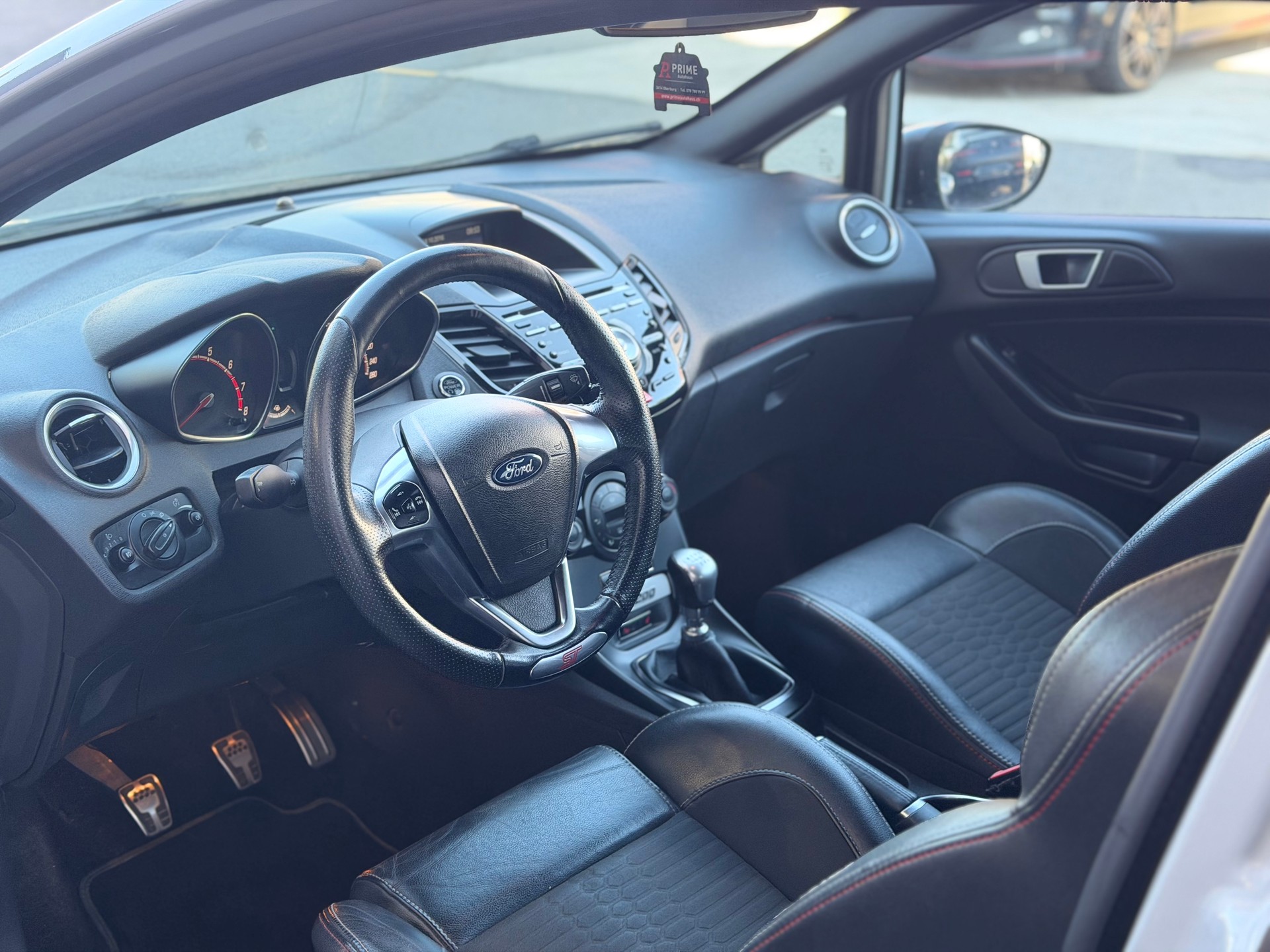 FORD Fiesta 1.6 SCTi ST 200-image-4