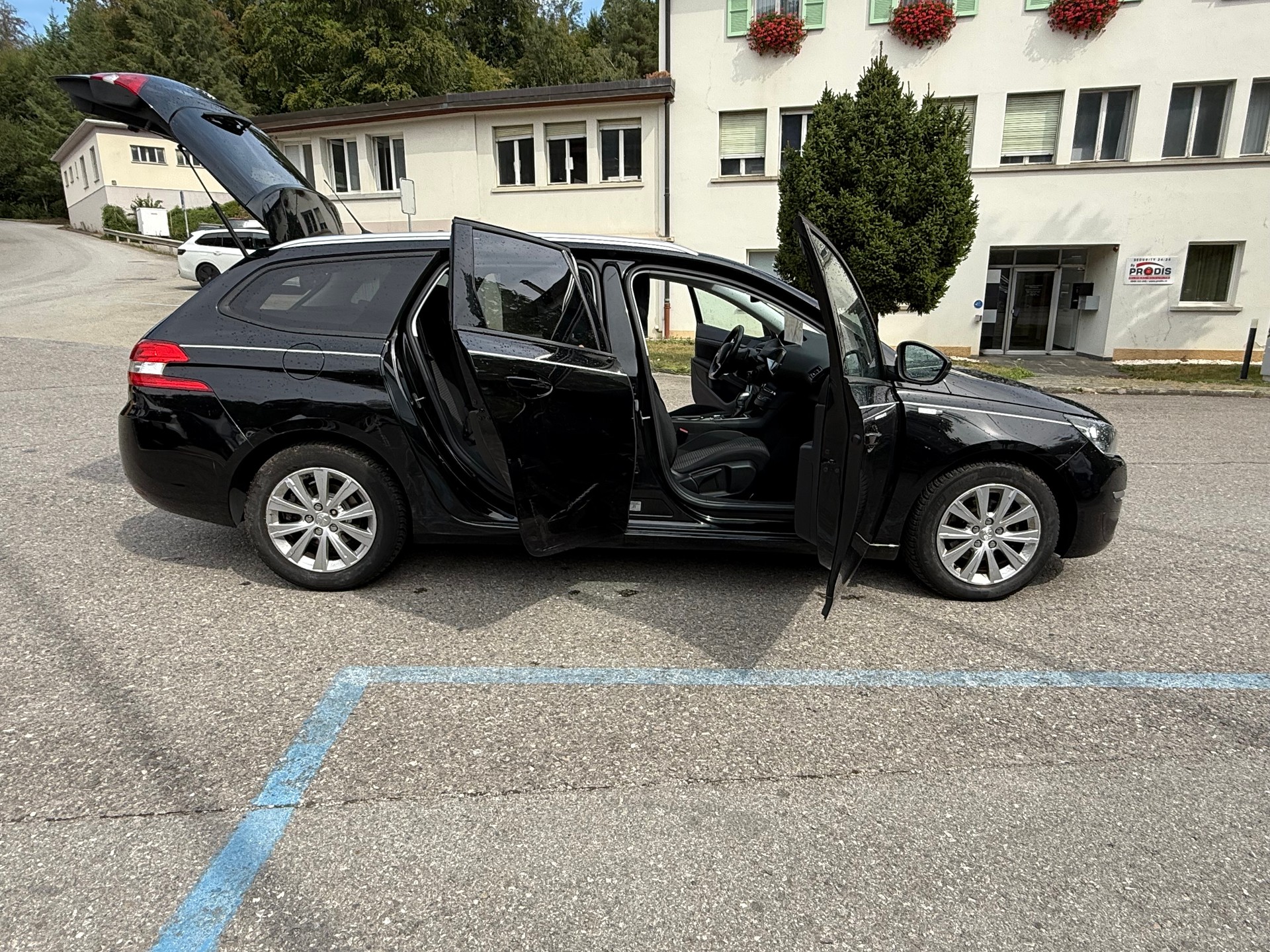 PEUGEOT 308 SW 1.2 THP Active Automatic-image-19