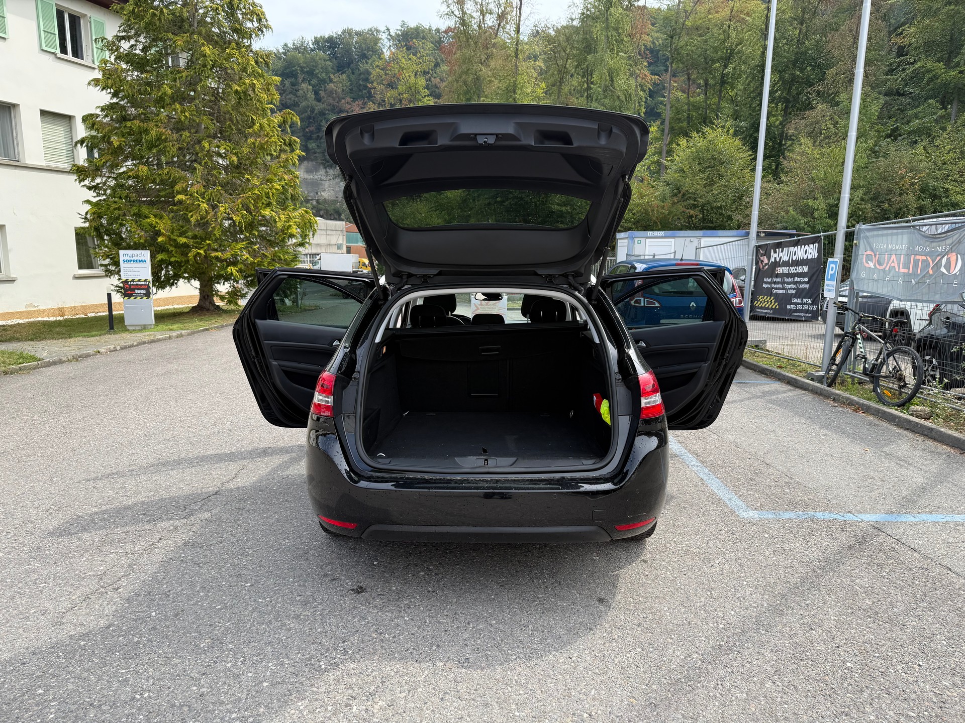 PEUGEOT 308 SW 1.2 THP Active Automatic-image-17