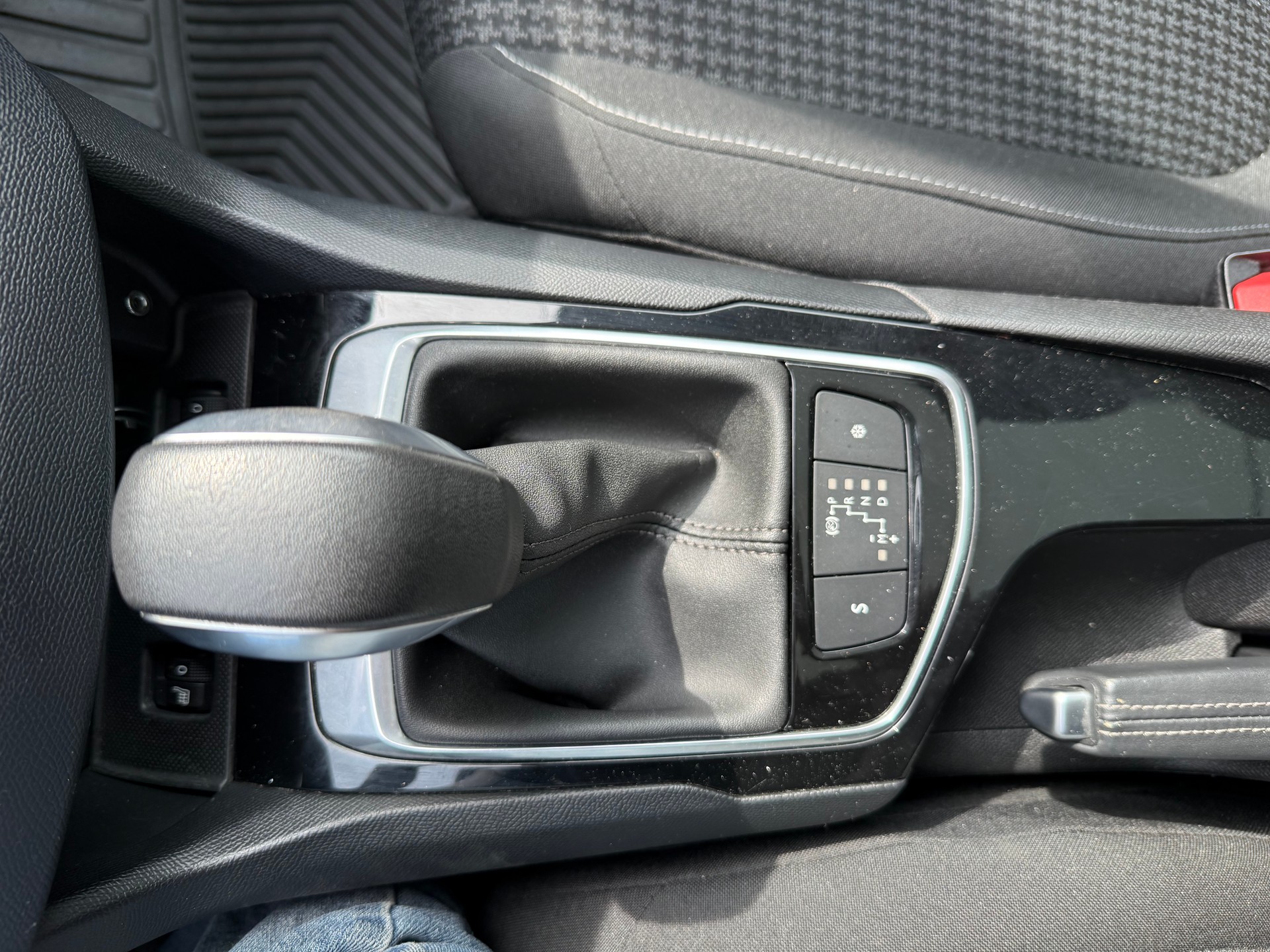 PEUGEOT 308 SW 1.2 THP Active Automatic-image-24