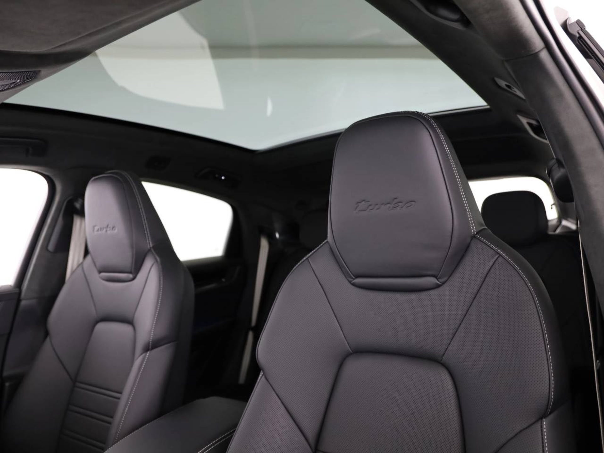 PORSCHE Cayenne Turbo E-Hybrid Coupé-image-16
