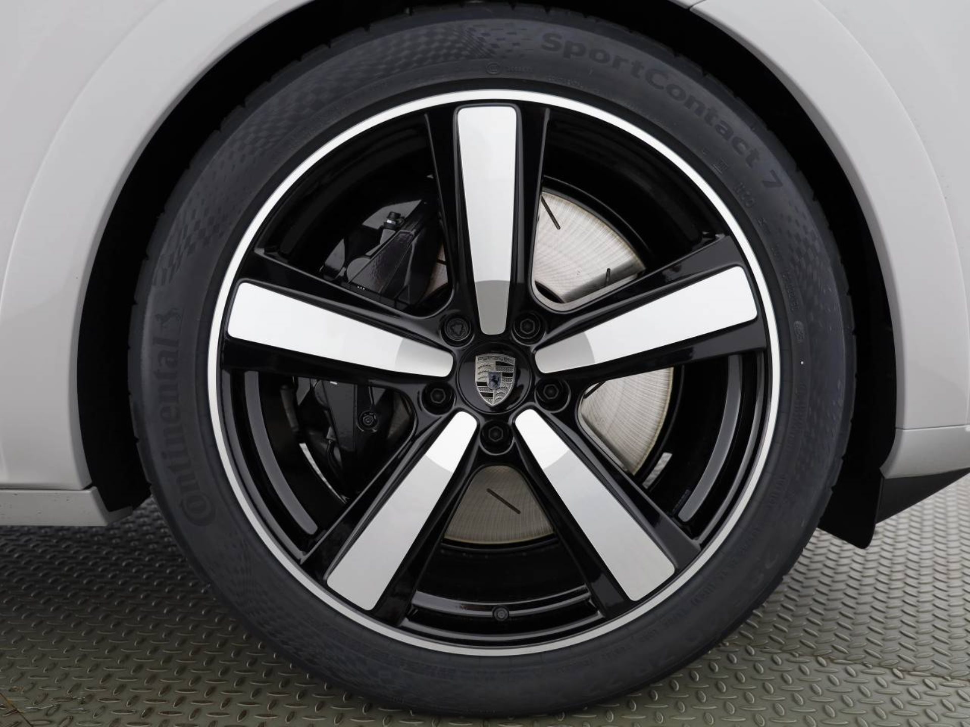 PORSCHE Cayenne Turbo E-Hybrid Coupé-image-5