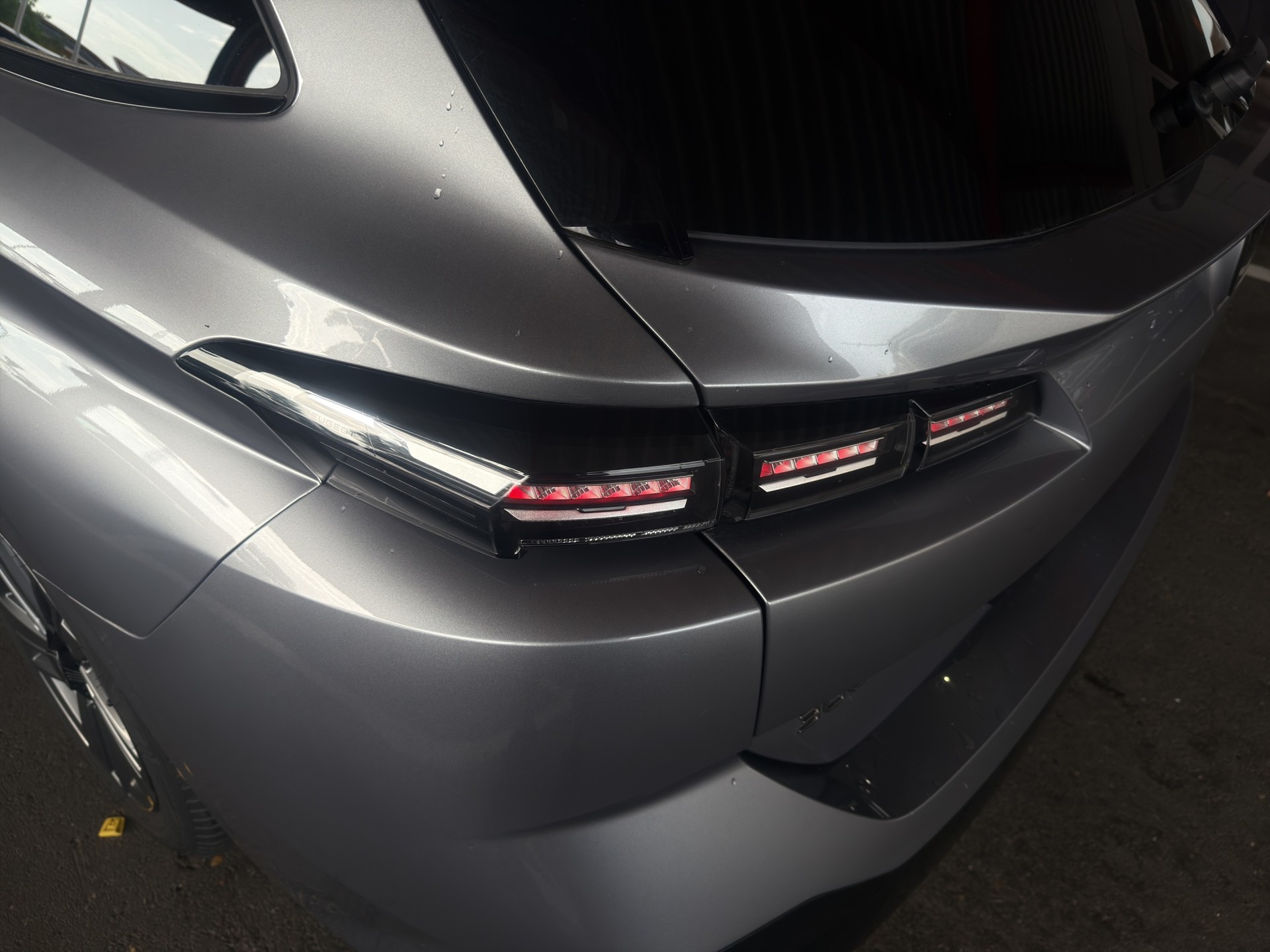 PEUGEOT 308 SW 1.2 PureTech Allure-image-29