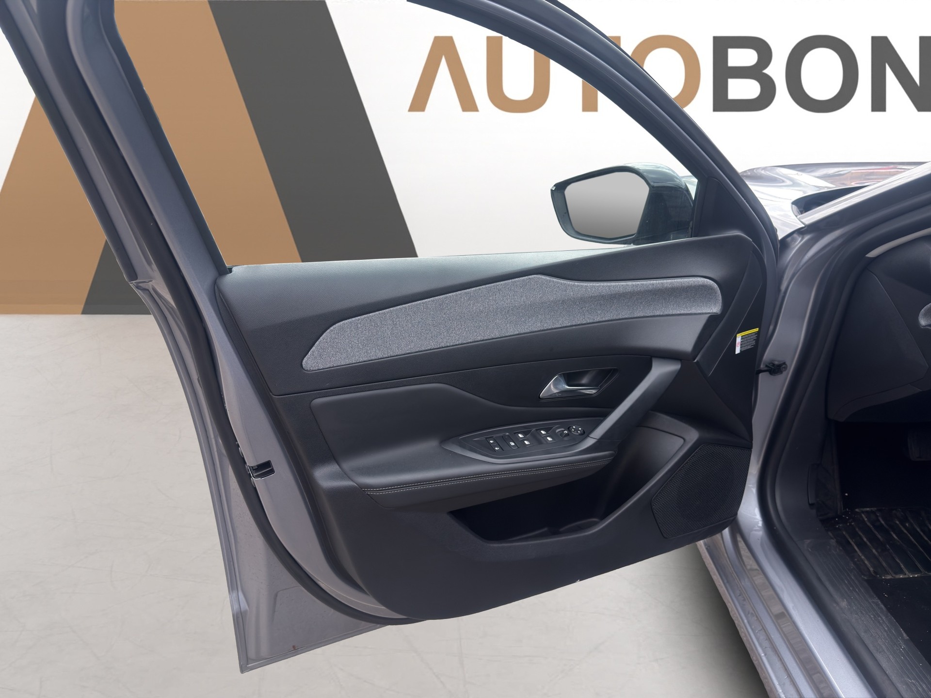PEUGEOT 308 SW 1.2 PureTech Allure-image-60