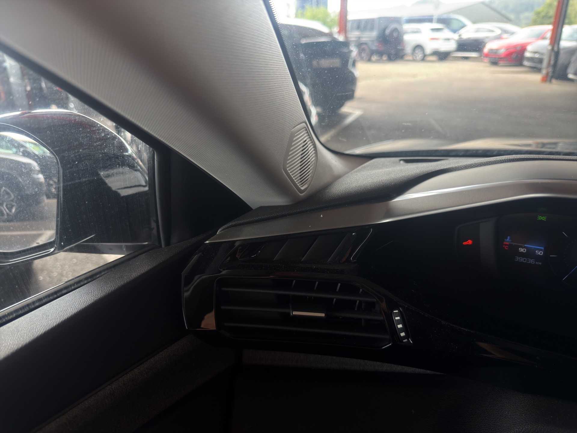 PEUGEOT 308 SW 1.2 PureTech Allure-image-39