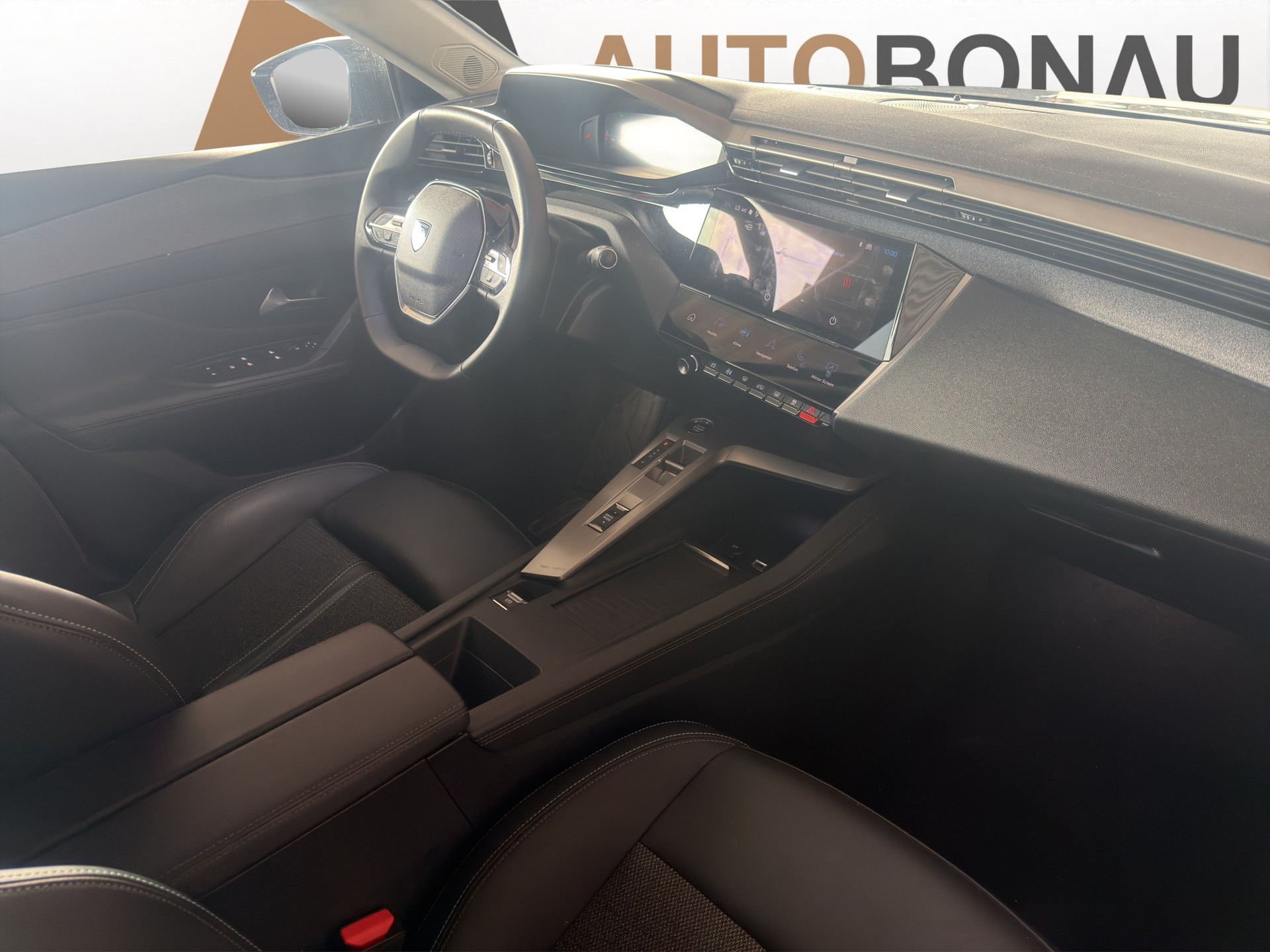 PEUGEOT 308 SW 1.2 PureTech Allure-image-12