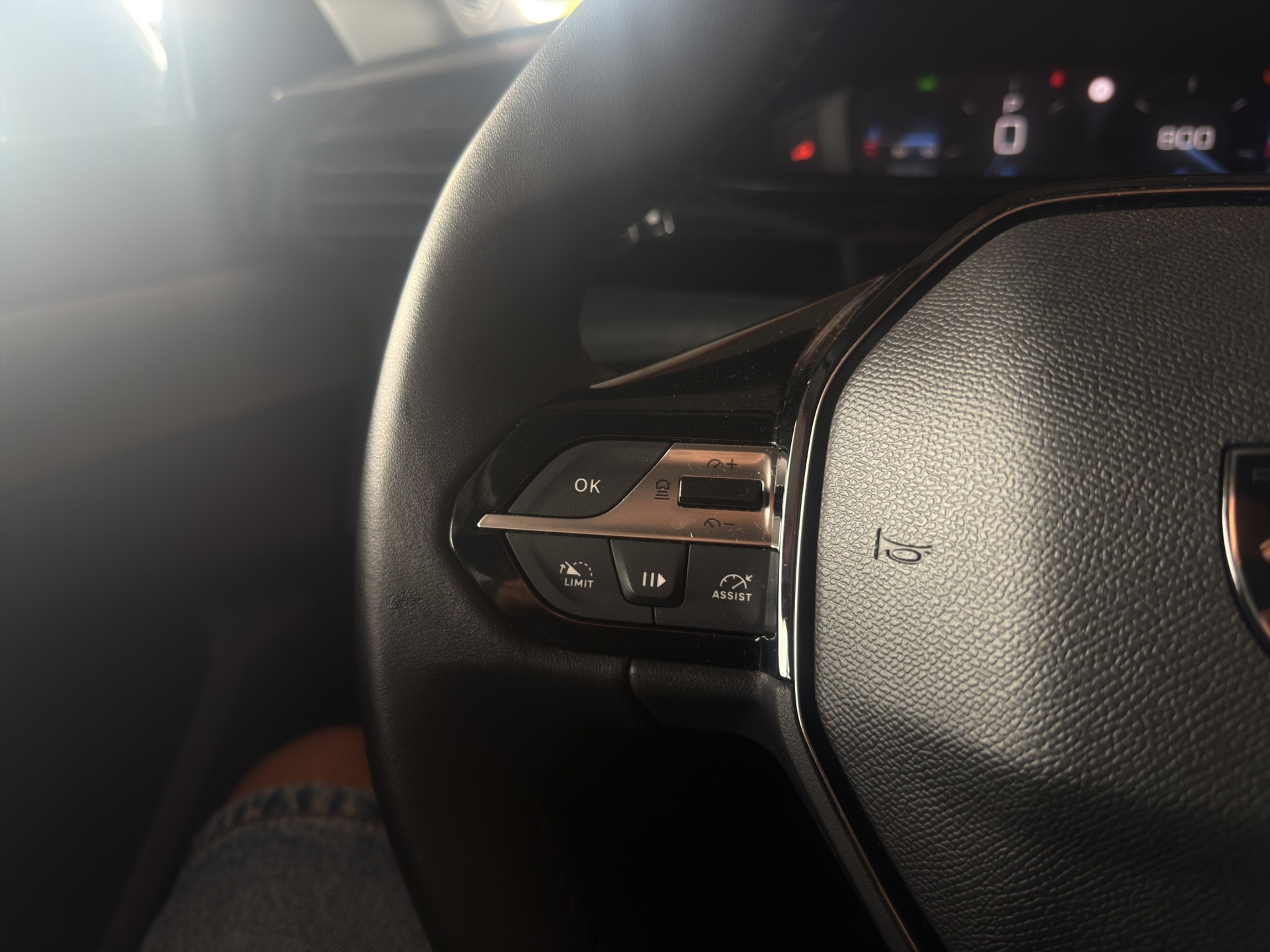 PEUGEOT 308 SW 1.2 PureTech Allure-image-37