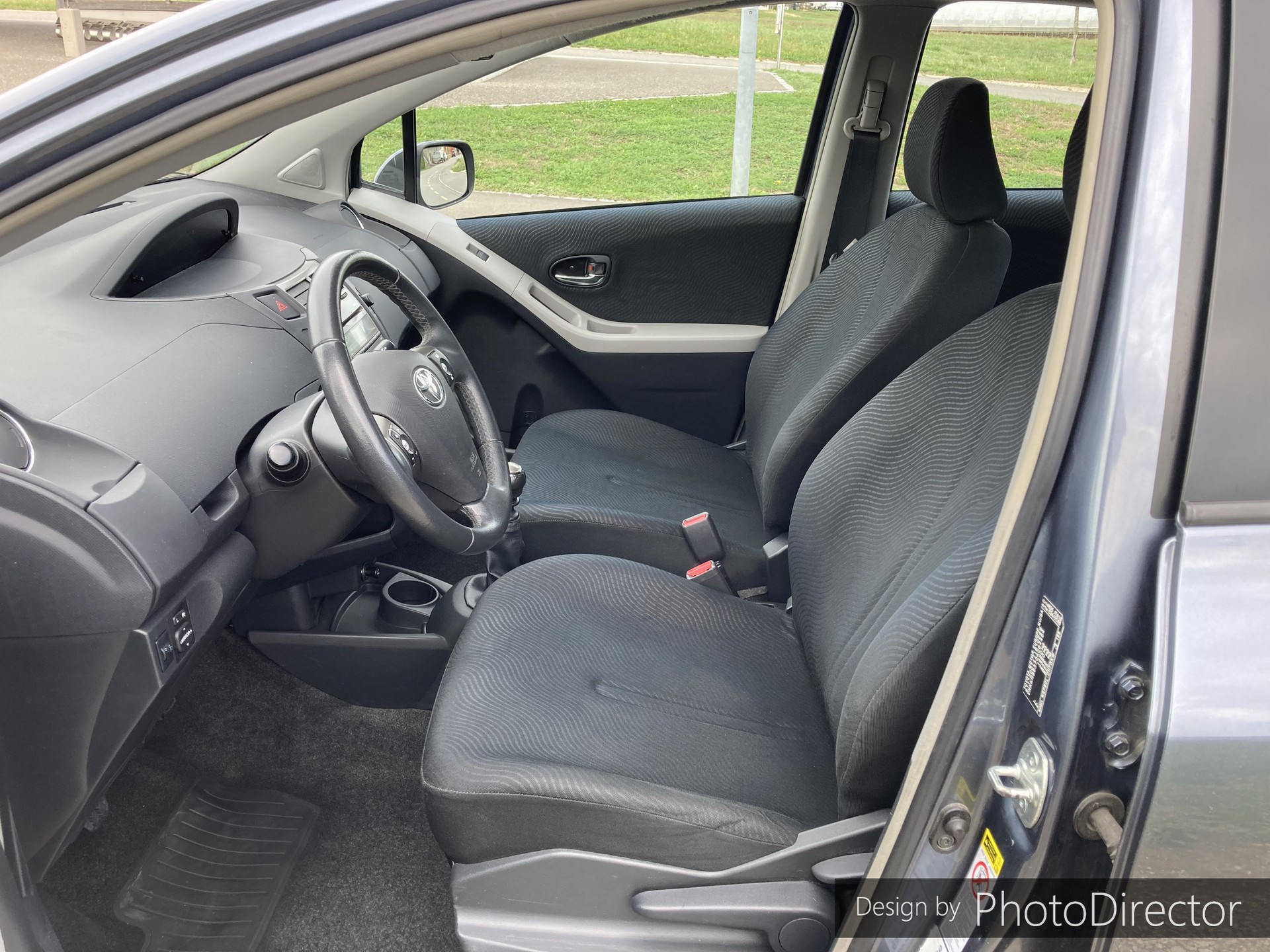 TOYOTA Yaris 1.33 Linea Sol-image-3