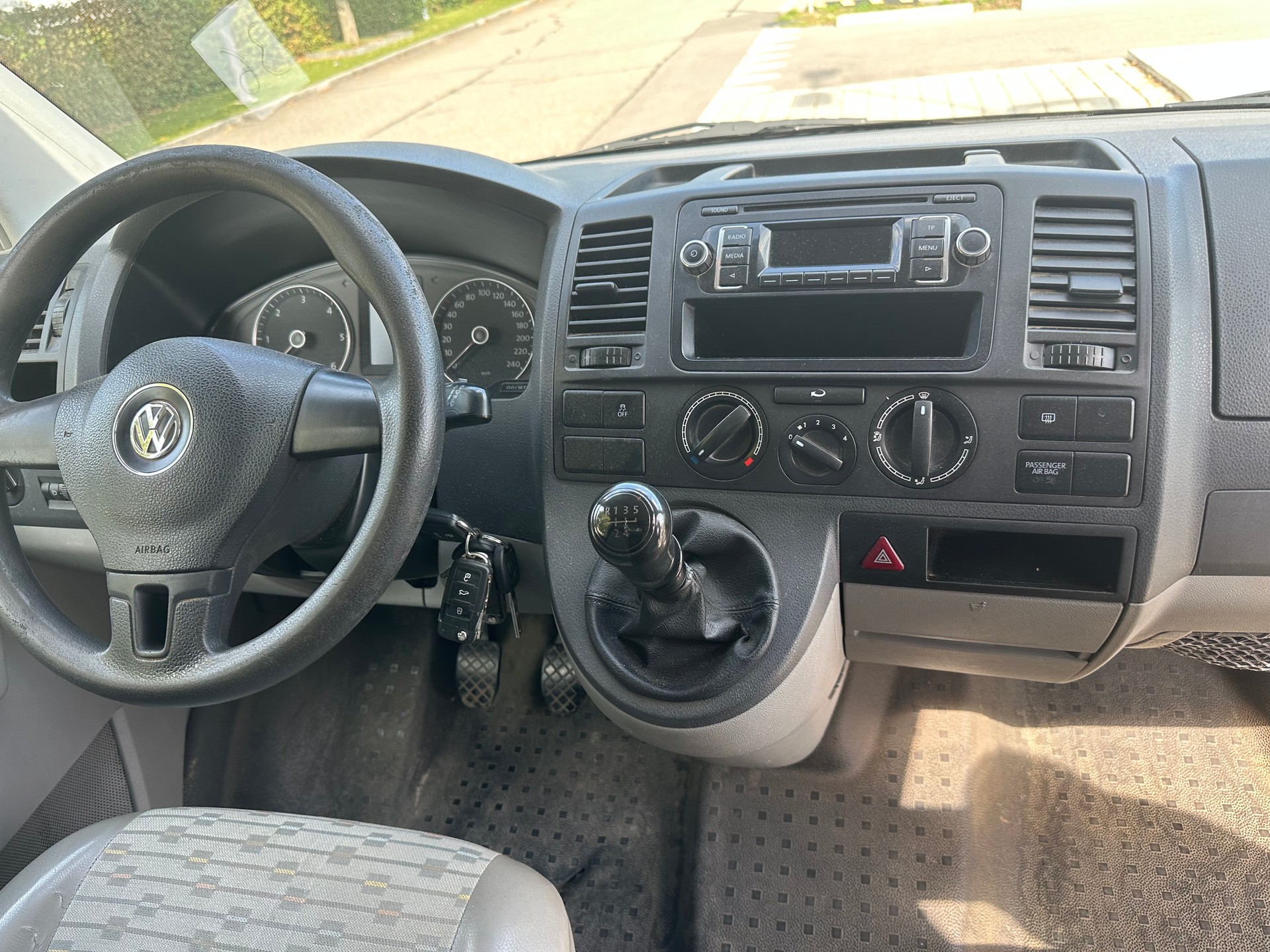 VW T5 2.0 TDI-image-5