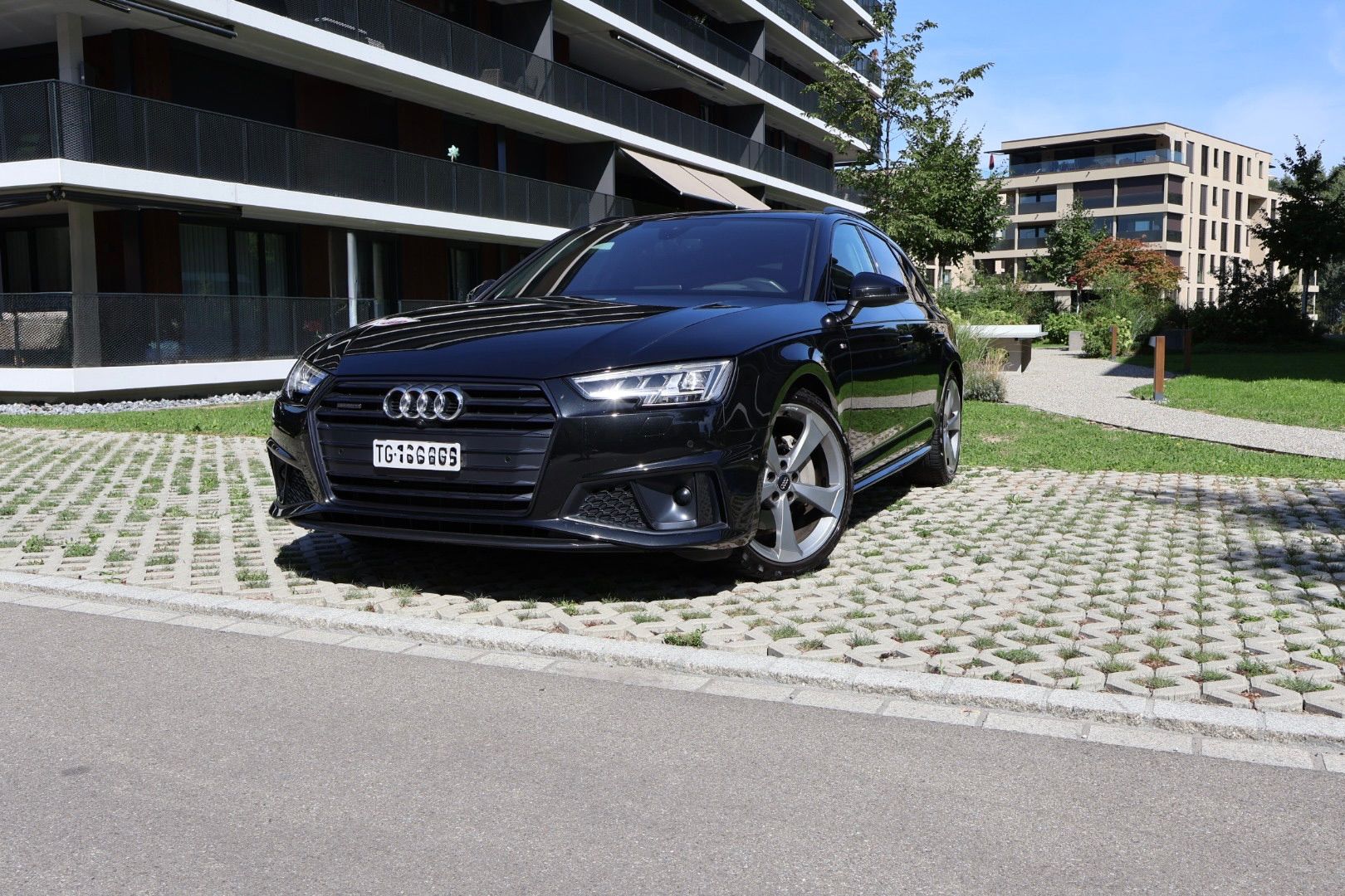 AUDI A4 Avant 40 TDI Sport quattro S-tronic-image-1