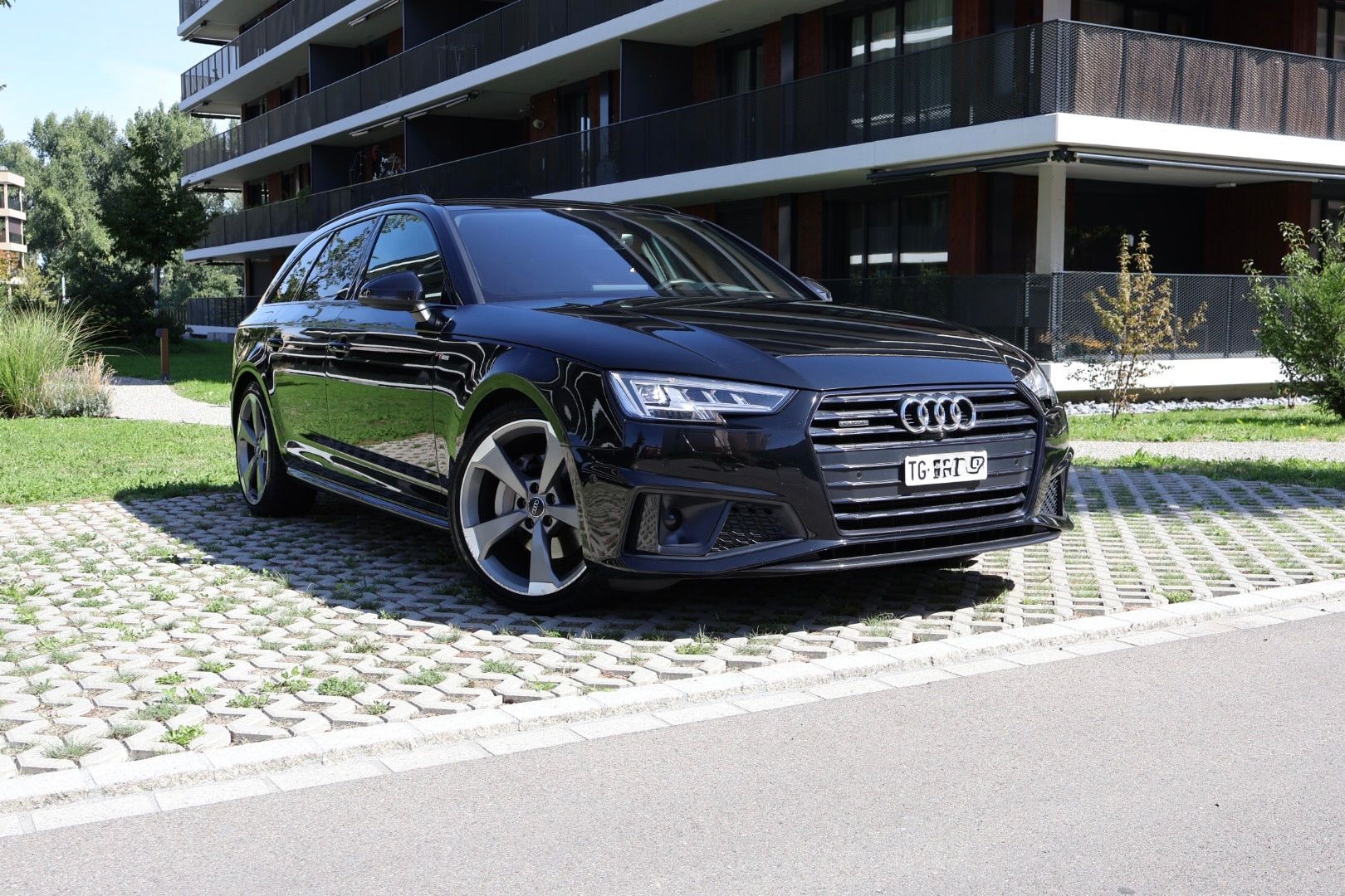 AUDI A4 Avant 40 TDI Sport quattro S-tronic-image-0