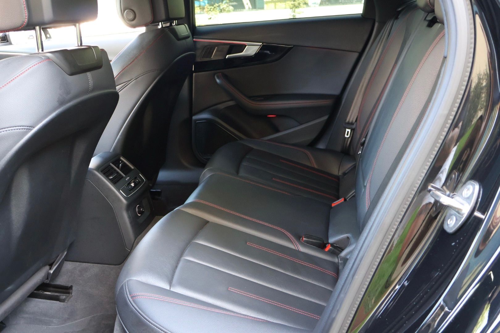 AUDI A4 Avant 40 TDI Sport quattro S-tronic-image-8