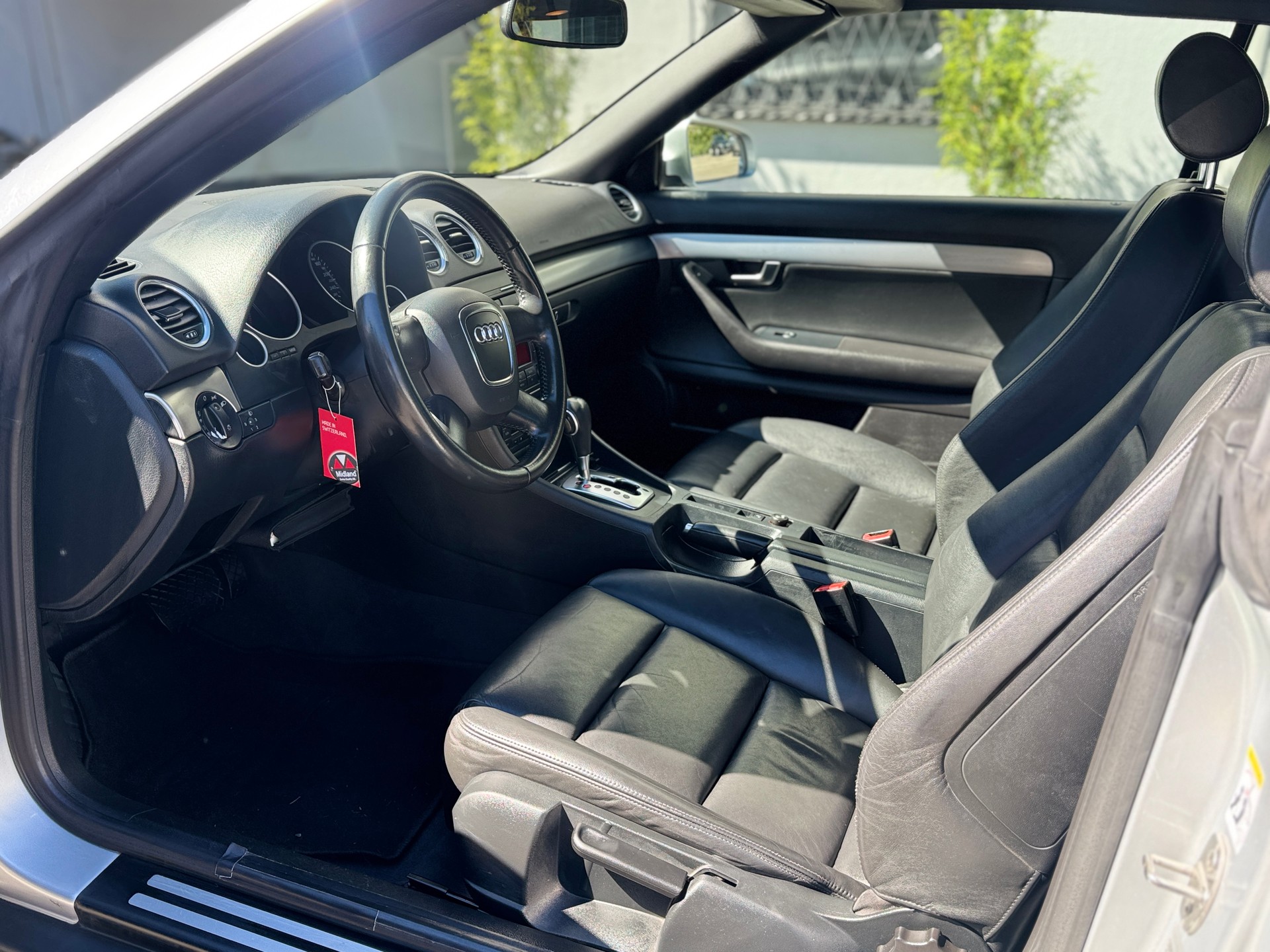 AUDI A4 Cabriolet 2.0T FSI multitronic-image-8