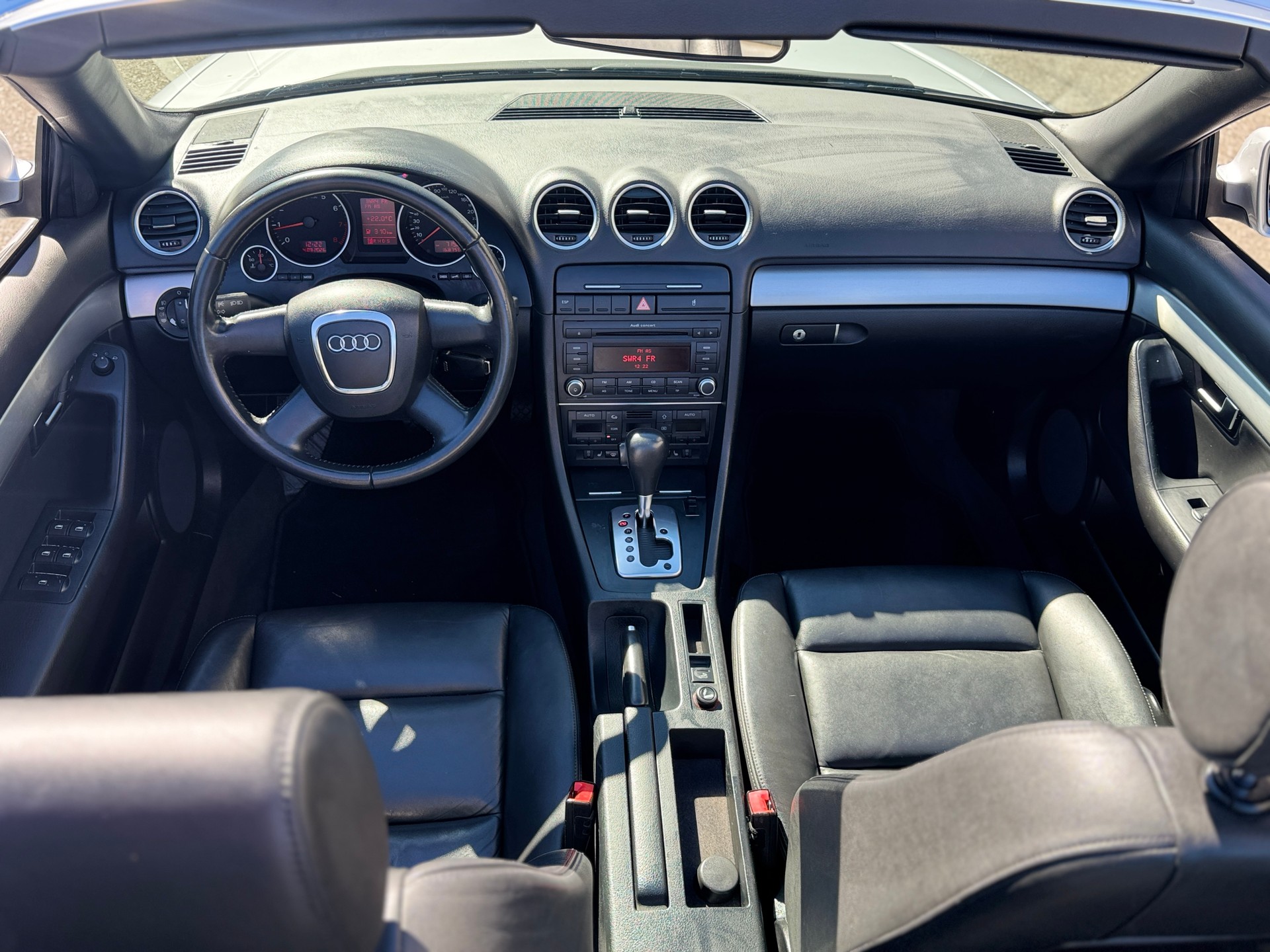 AUDI A4 Cabriolet 2.0T FSI multitronic-image-10