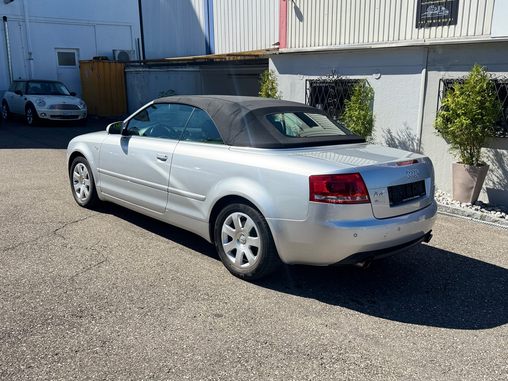 AUDI A4 Cabriolet 2.0T FSI multitronic-image-2