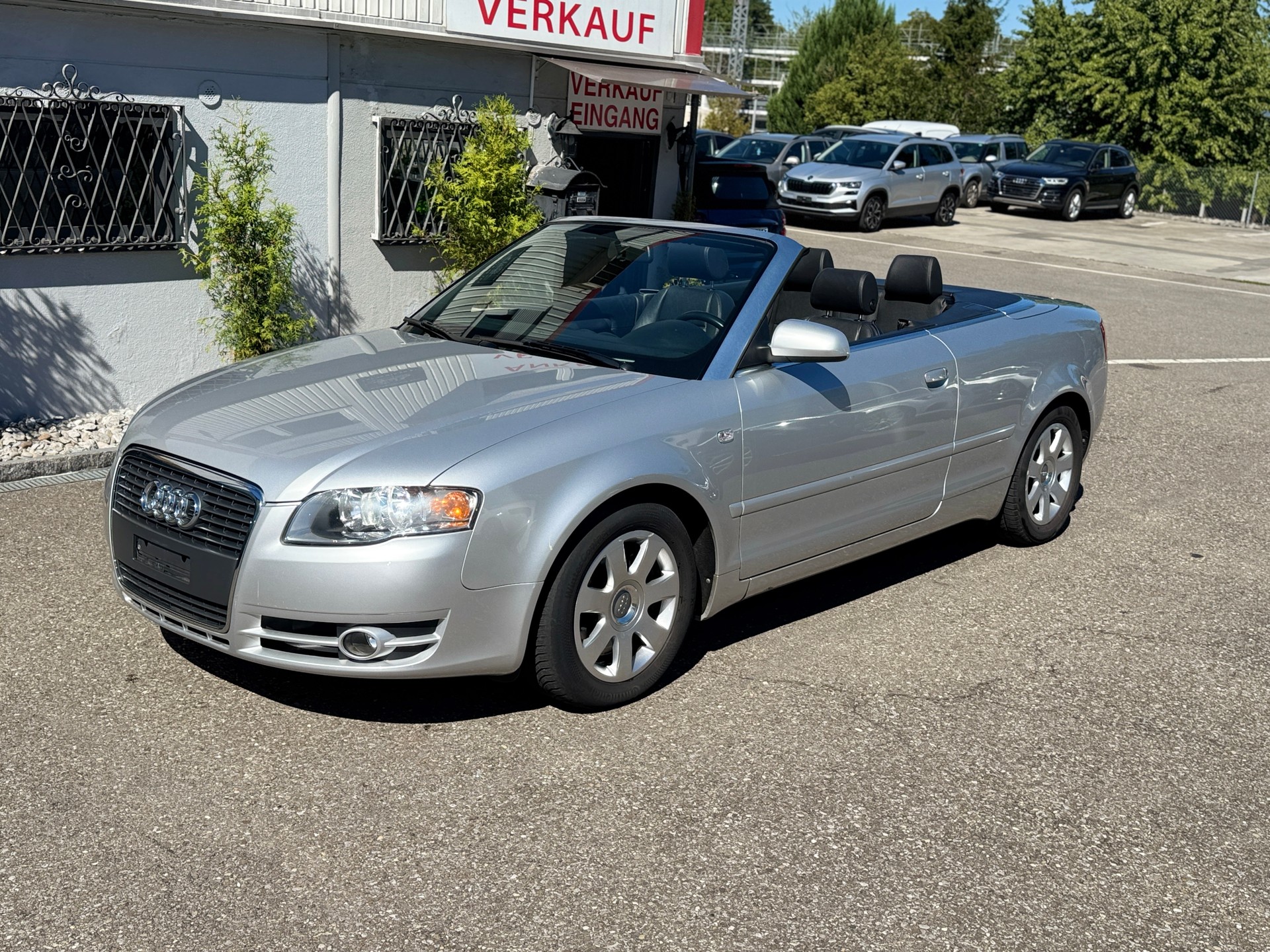 AUDI A4 Cabriolet 2.0T FSI multitronic-image-1