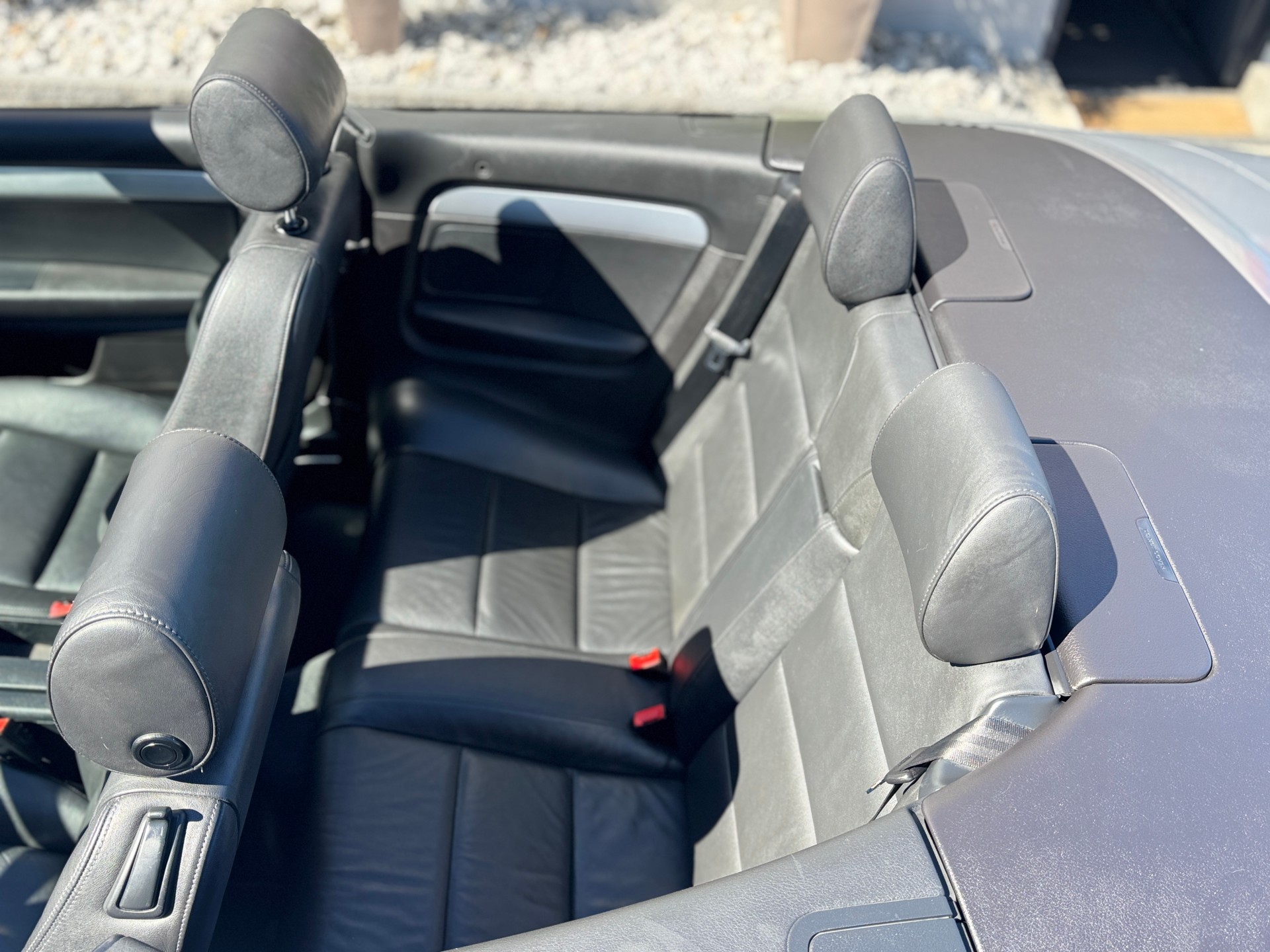 AUDI A4 Cabriolet 2.0T FSI multitronic-image-11