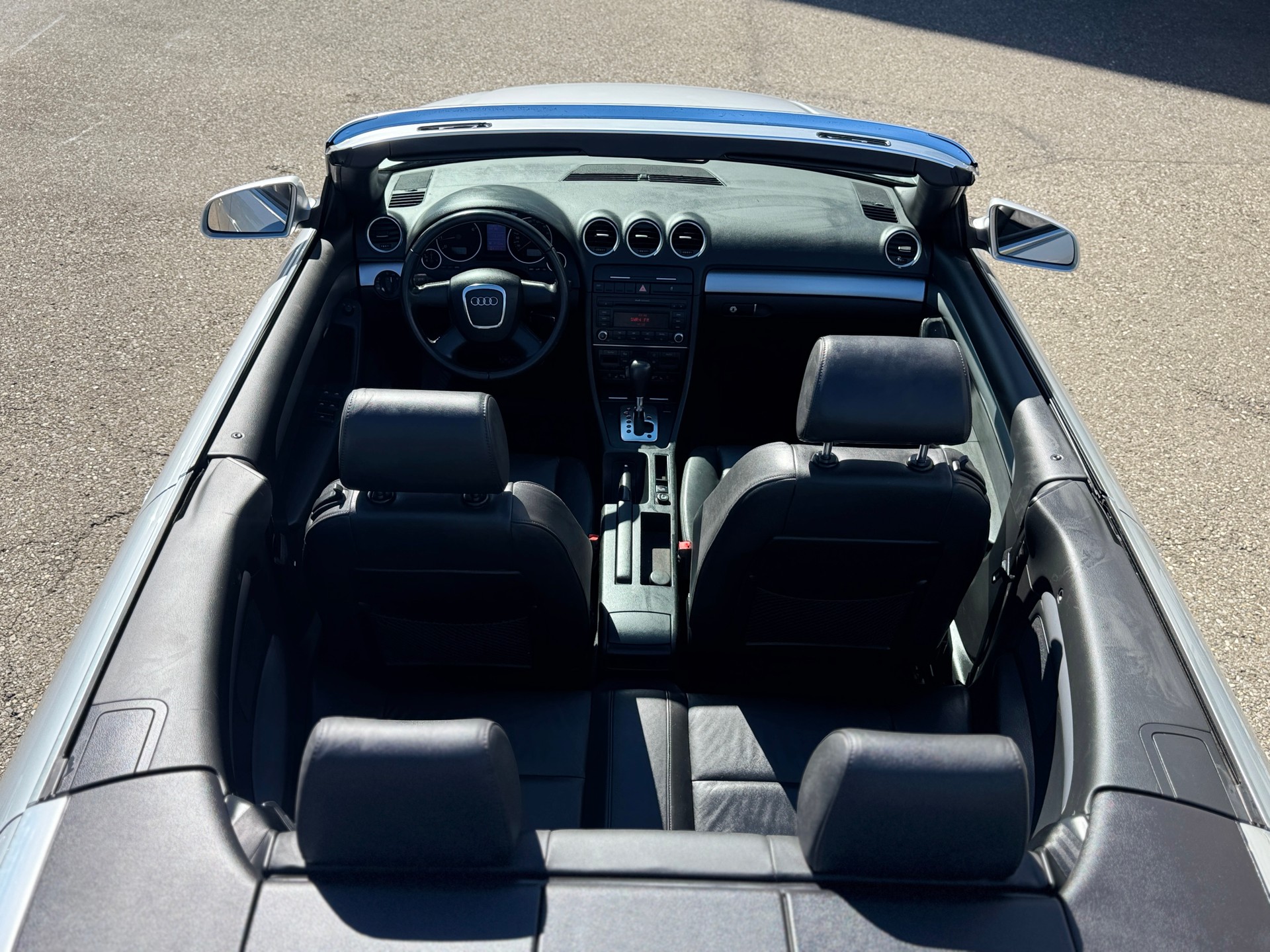 AUDI A4 Cabriolet 2.0T FSI multitronic-image-12