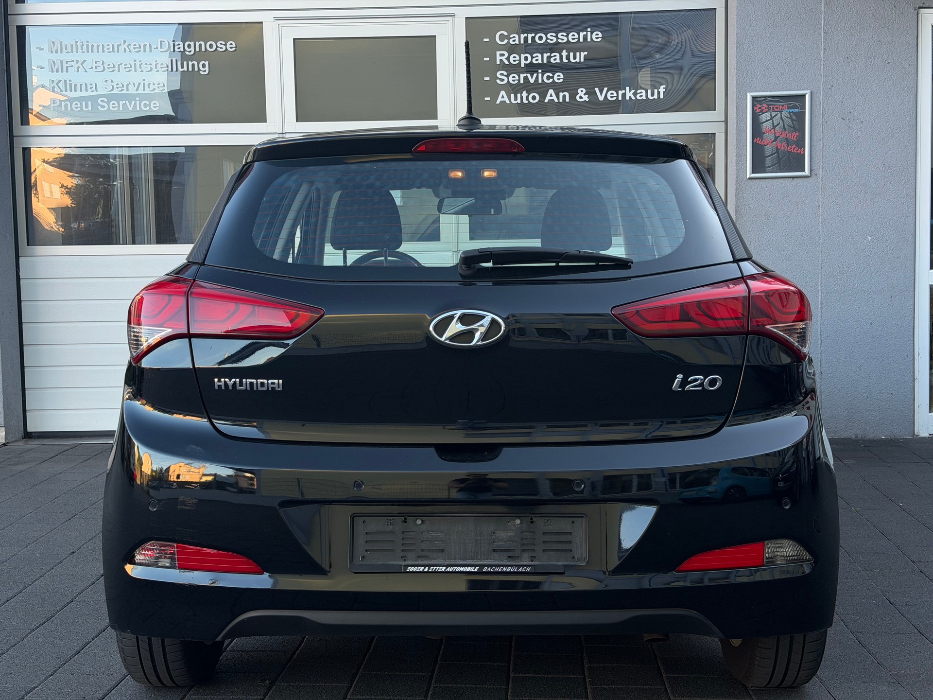 HYUNDAI i20 1.0 T-GDi Amplia*Ab MFK&Service*8-Fach Räder*Sitz-und Lenkradheizung*CH-FHZ*-image-7