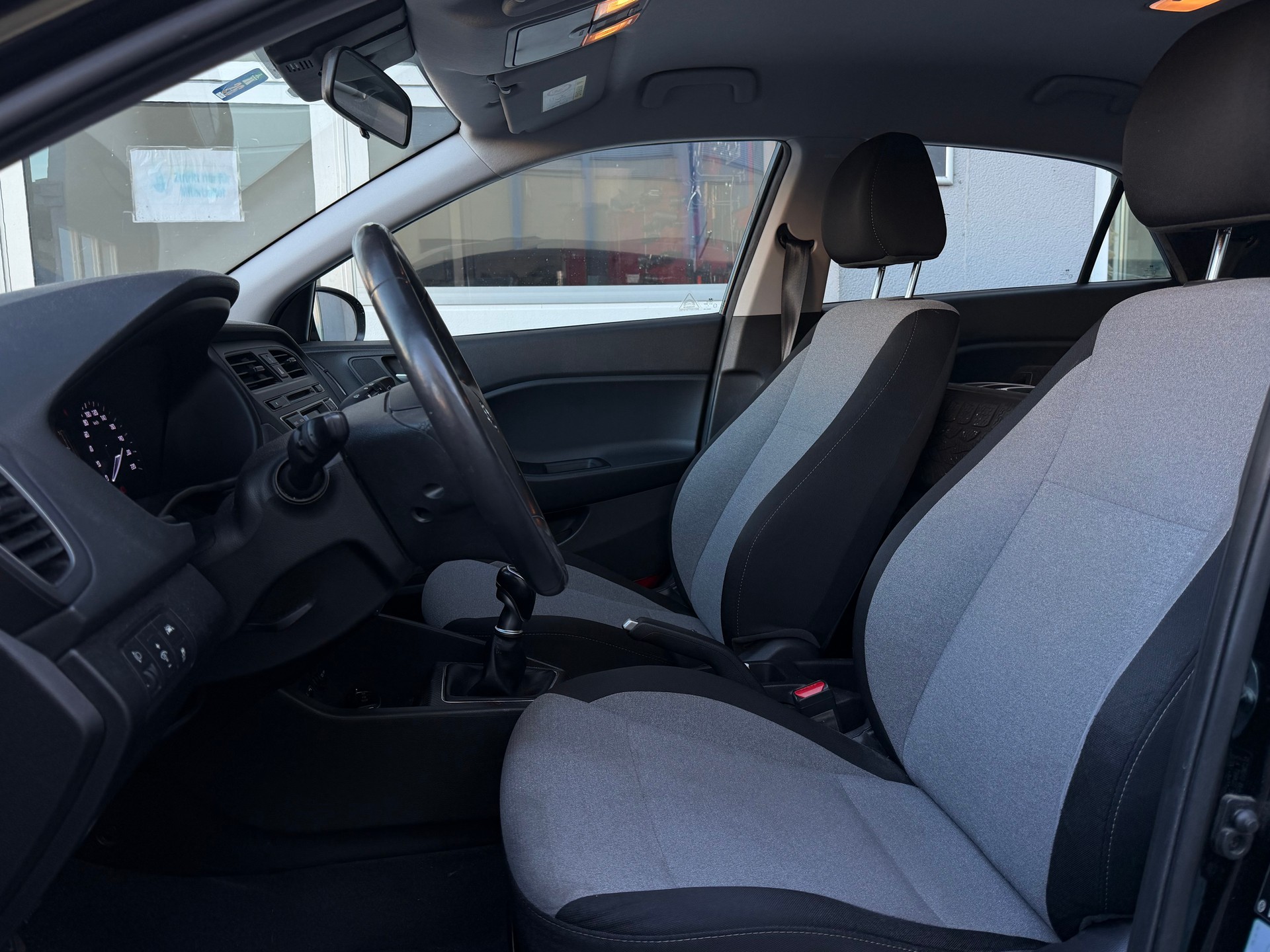 HYUNDAI i20 1.0 T-GDi Amplia*Ab MFK&Service*8-Fach Räder*Sitz-und Lenkradheizung*CH-FHZ*-image-12