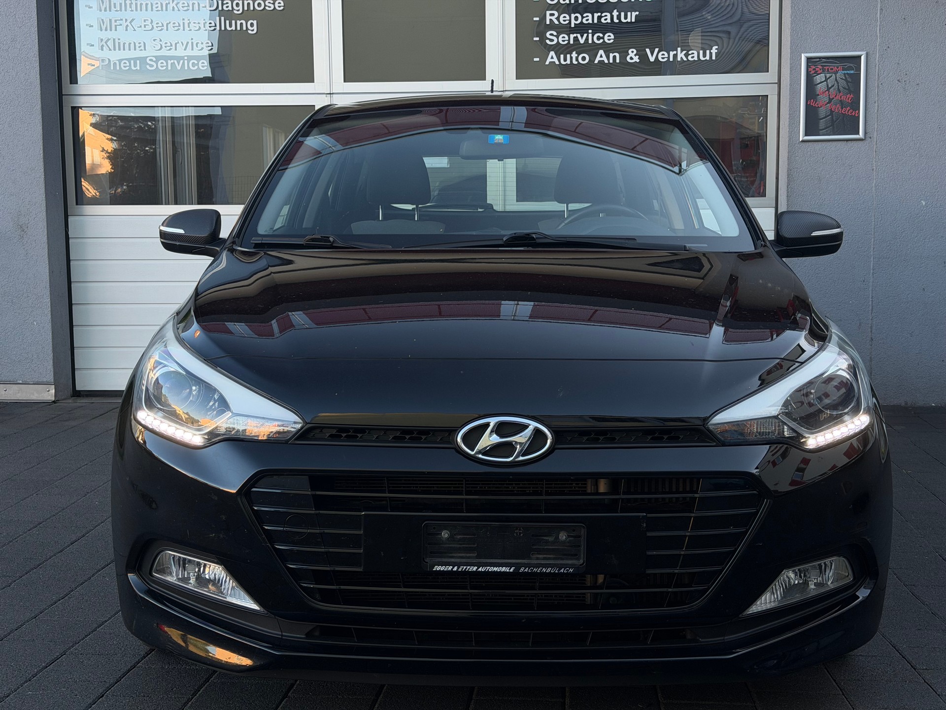 HYUNDAI i20 1.0 T-GDi Amplia*Ab MFK&Service*8-Fach Räder*Sitz-und Lenkradheizung*CH-FHZ*-image-2