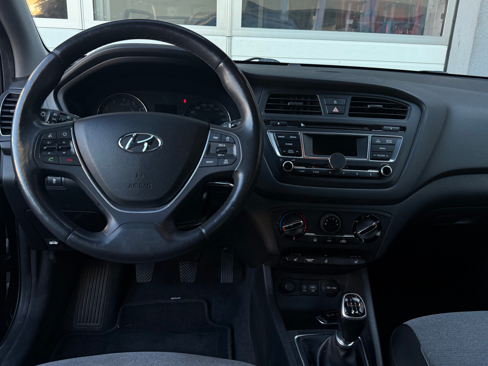 HYUNDAI i20 1.0 T-GDi Amplia*Ab MFK&Service*8-Fach Räder*Sitz-und Lenkradheizung*CH-FHZ*-image-10