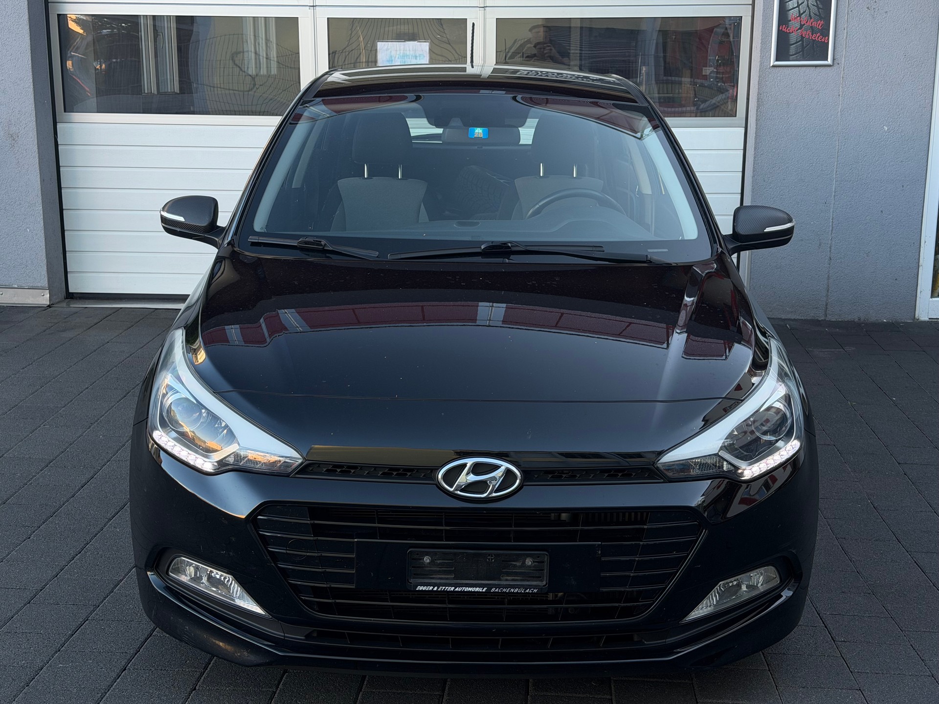 HYUNDAI i20 1.0 T-GDi Amplia*Ab MFK&Service*8-Fach Räder*Sitz-und Lenkradheizung*CH-FHZ*-image-1