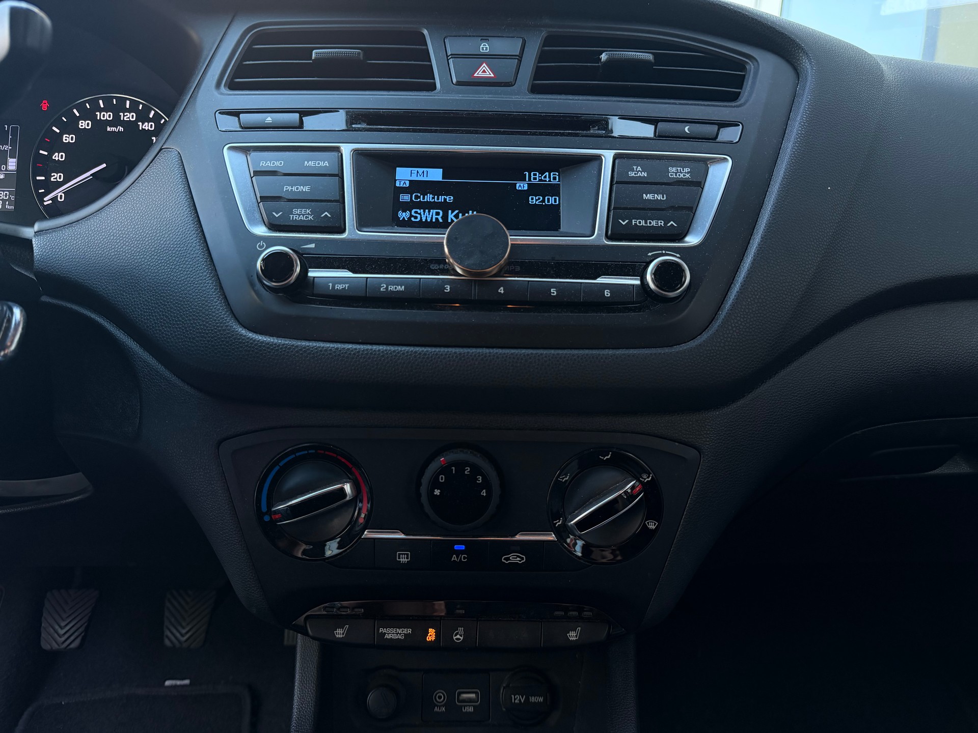 HYUNDAI i20 1.0 T-GDi Amplia*Ab MFK&Service*8-Fach Räder*Sitz-und Lenkradheizung*CH-FHZ*-image-11